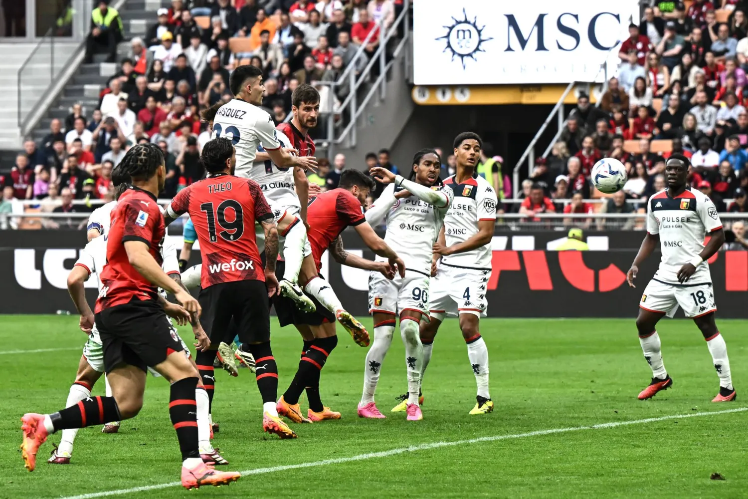 التعادل الإيجابي حسم مواجهة ميلان وجنوى (غيتي)