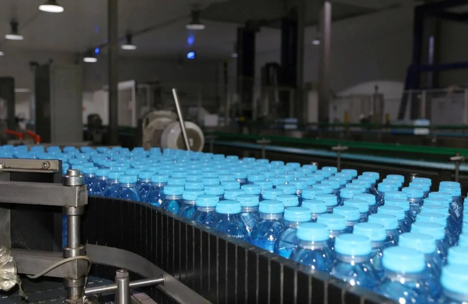 أصدرت «الهيئة العامة للمنافسة» عقوباتها على شركات المياه بعد اتخاذ إجراءات التقصي والبحث وجمع الاستدلالات والتحقيق (الشرق الأوسط)