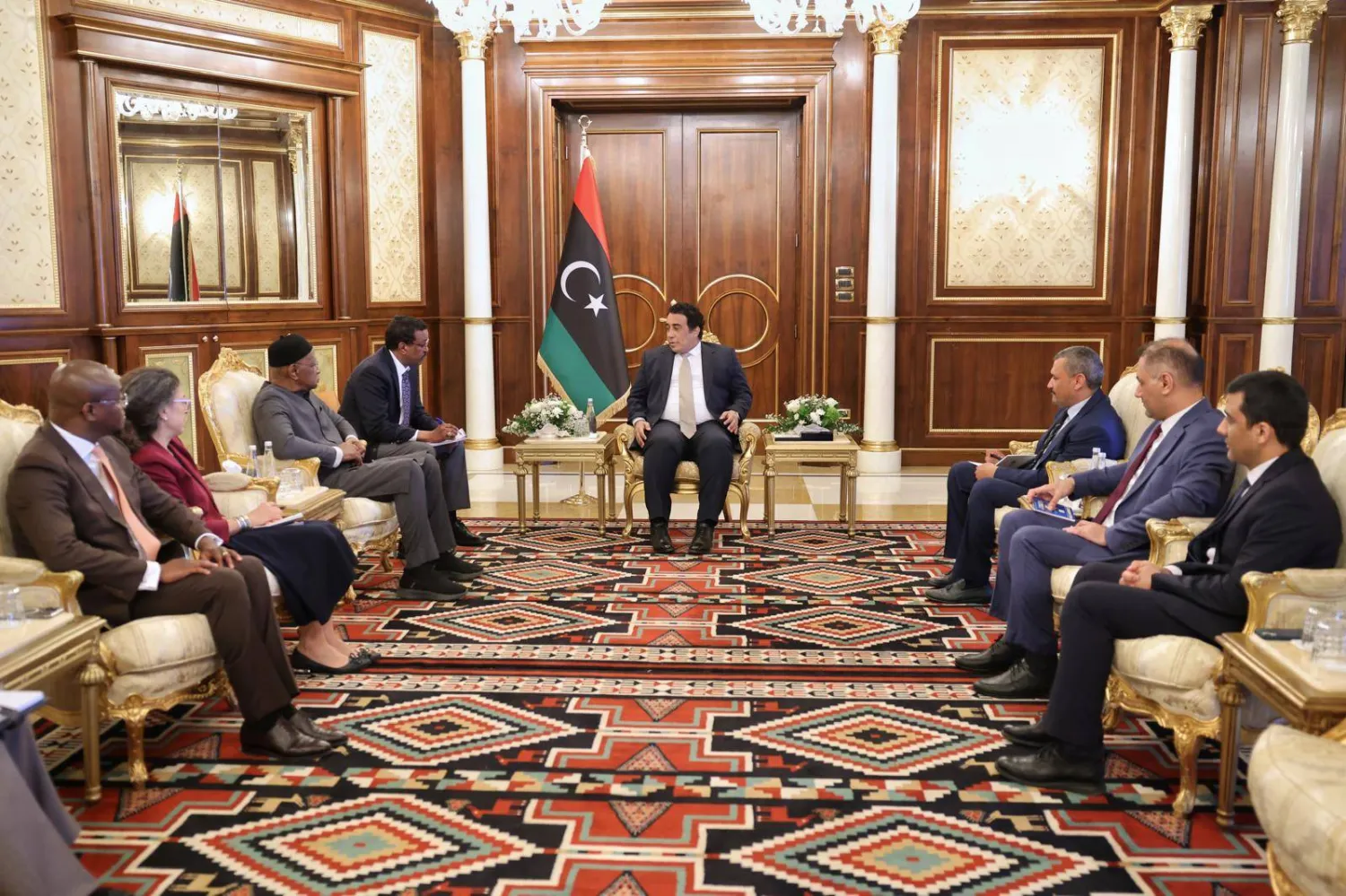 اجتماع المنفي مع الوفد الأممي (المجلس الرئاسي)