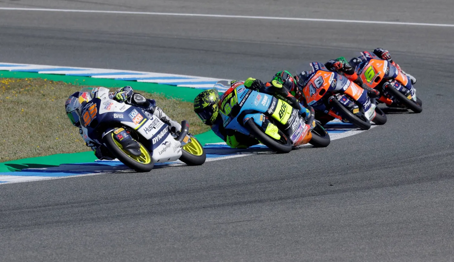 قواعد جديدة في سباقات الدراجات النارية (رويترز)