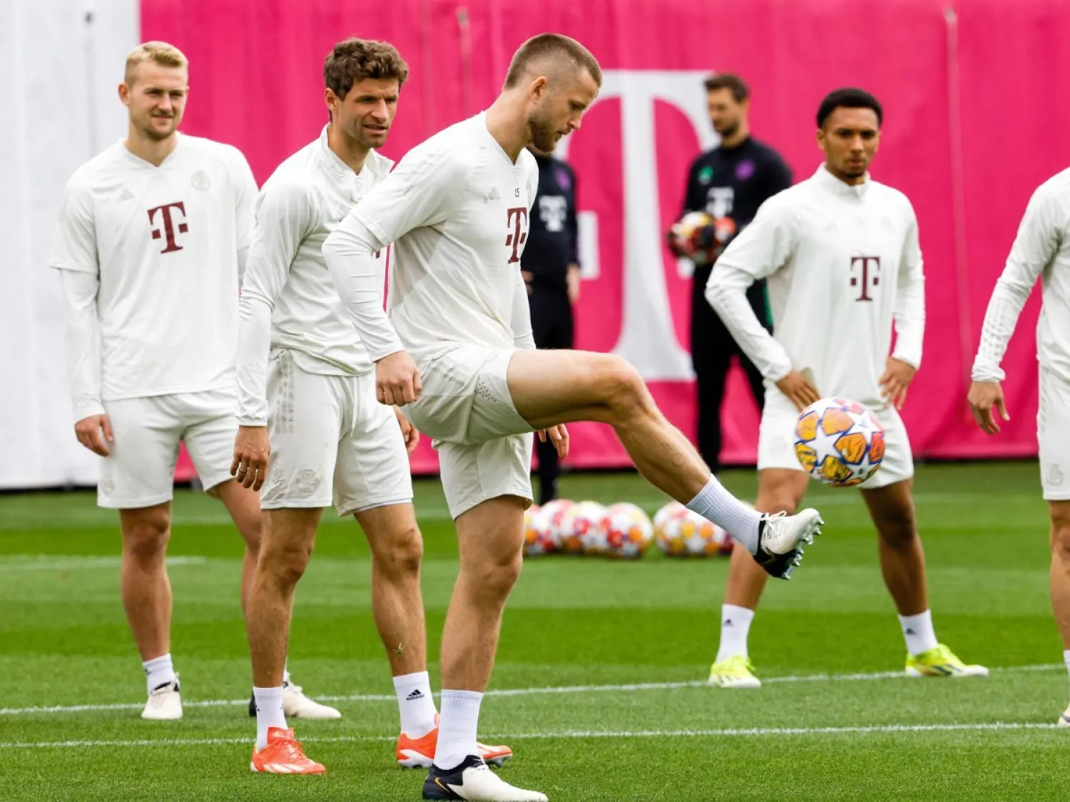 اللاعبون الثلاثة شاركوا في تدريبات بايرن عقب تعافيهم من الإصابات (أ.ف.ب)