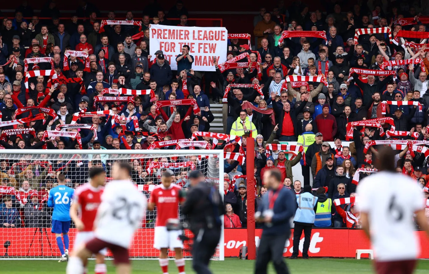 نوتنغهام يصارع للبقاء إذ يقبع في المركز الـ17 (رويترز)