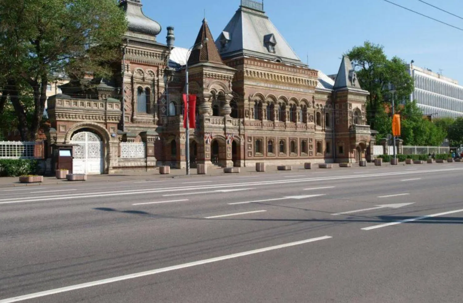 مقر السفارة الفرنسية في موسكو (متداولة)