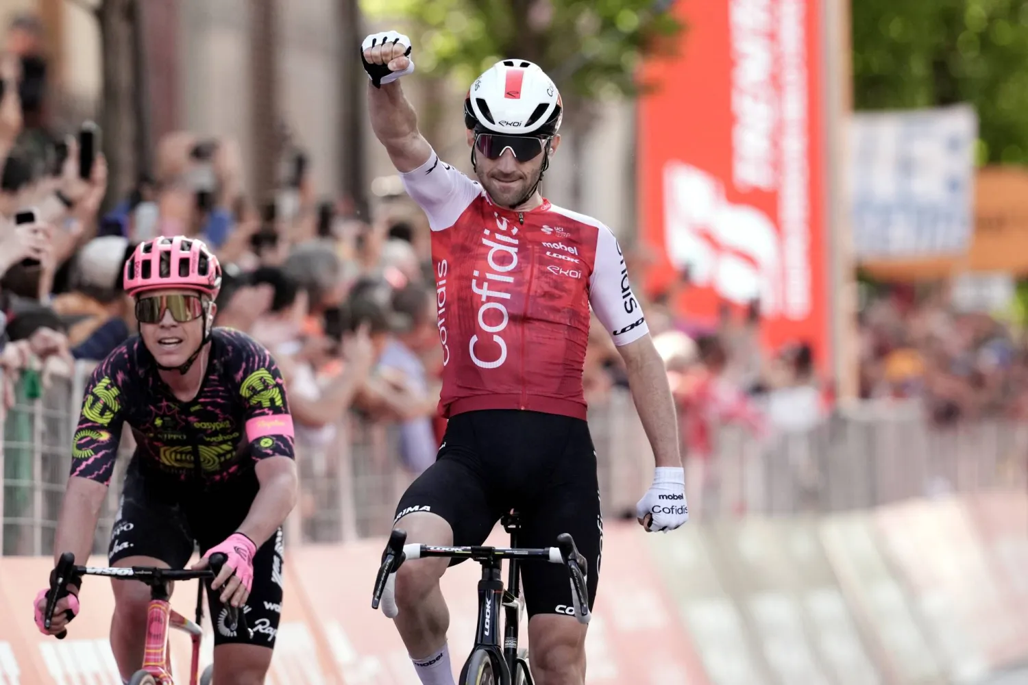 الفرنسي بنجامين توماس بطلاً للرحلة الخامسة لبطولة إيطاليا للدراجات (د.ب.أ)