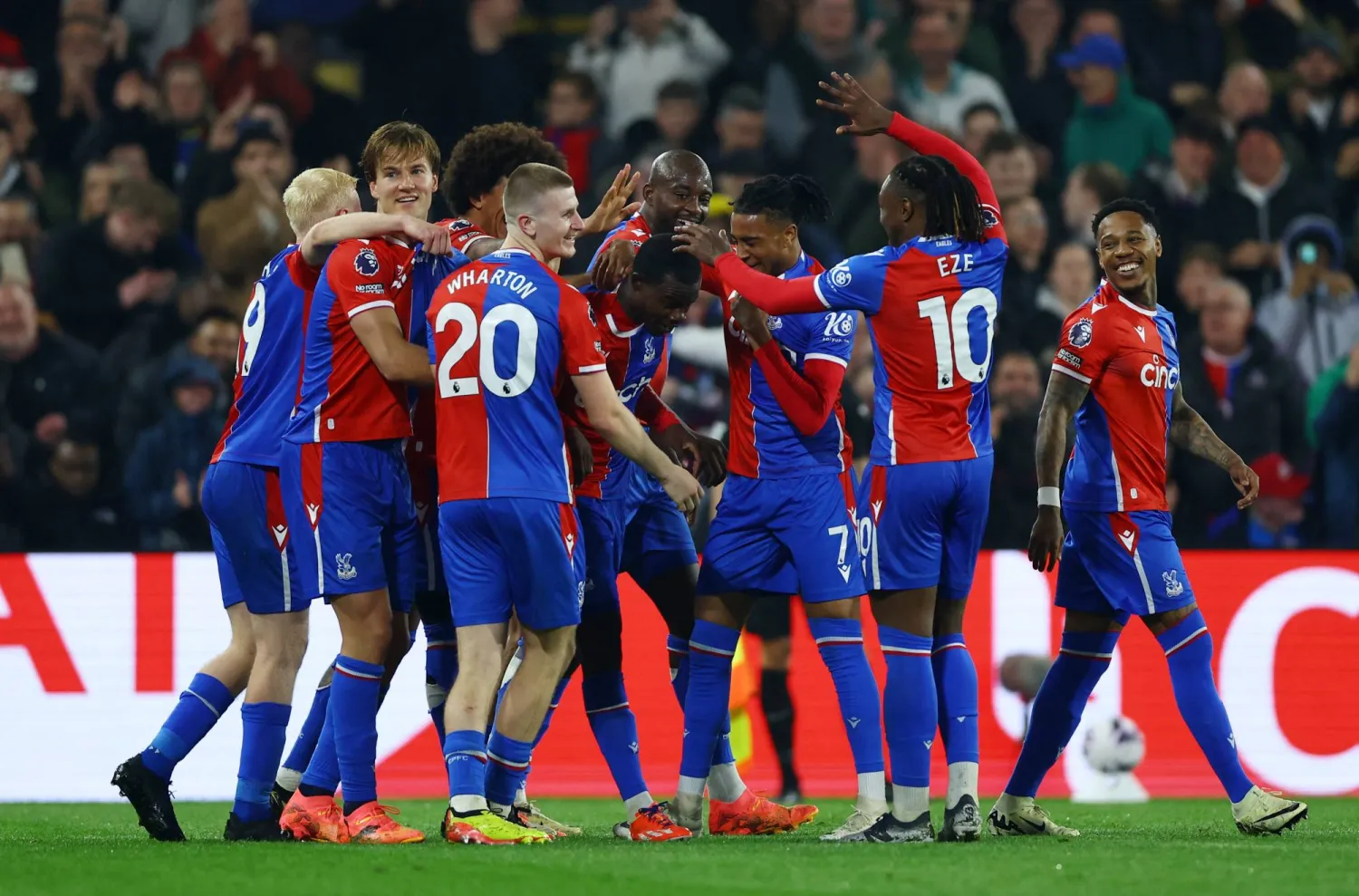 هزيمة مانشستر يونايتد برباعية نظيفة في المرحلة الماضية آخر إنجازات كريستال بالاس تحت قيادة غلاسنر (رويترز)