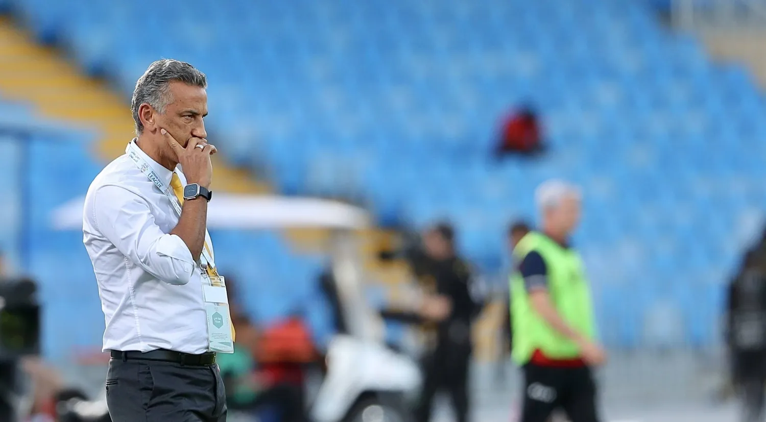 شاموسكا مدرب فريق التعاون (تصوير: عبد العزيز النومان) 