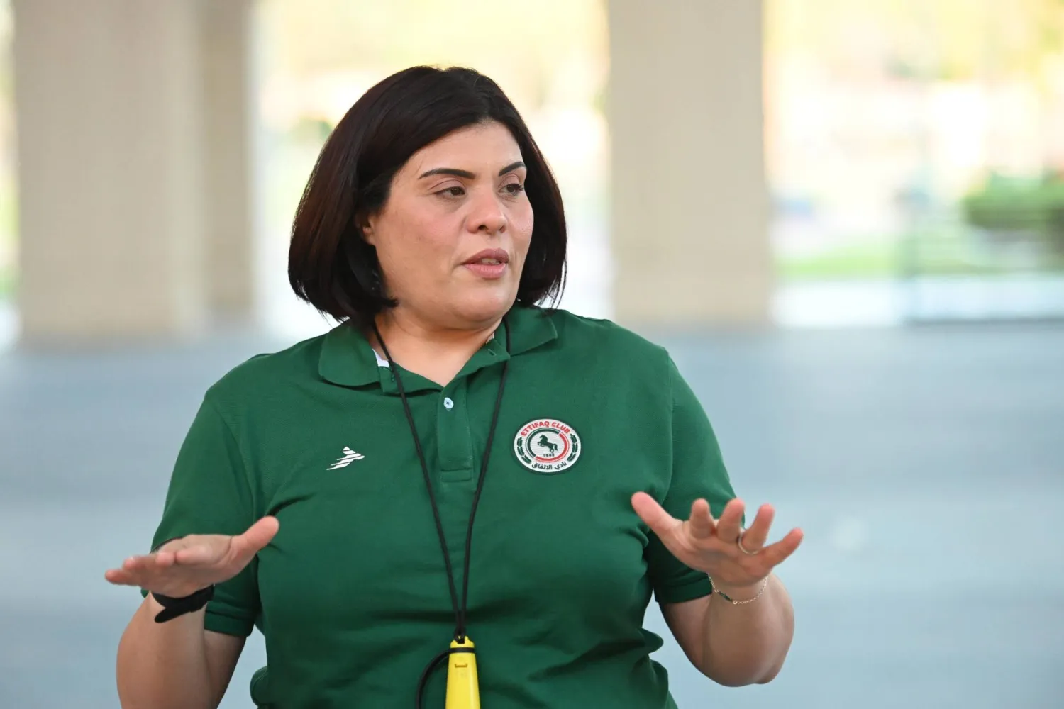 التونسية سامية الغنوشي مدربة فريق كرة اليد بالنادي (نادي الاتفاق)