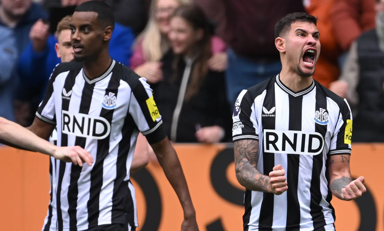 ألكسندر إيزاك وبرونو غيمارايش نجما نيوكاسل (غيتي)