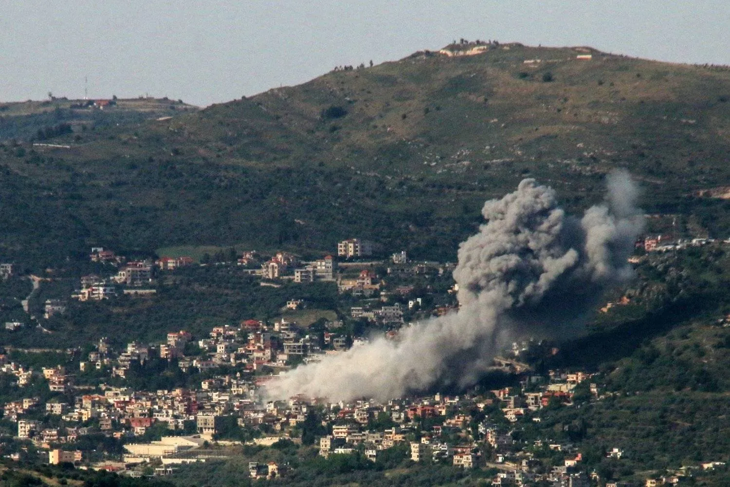 Smoke billows over the southern Lebanese village of Kfar Kila following Israeli bombardment on May 10, 2024, amid ongoing cross-border clashes between Israeli troops and Hezbollah fighters. (Photo by Rabih DAHER / AFP)