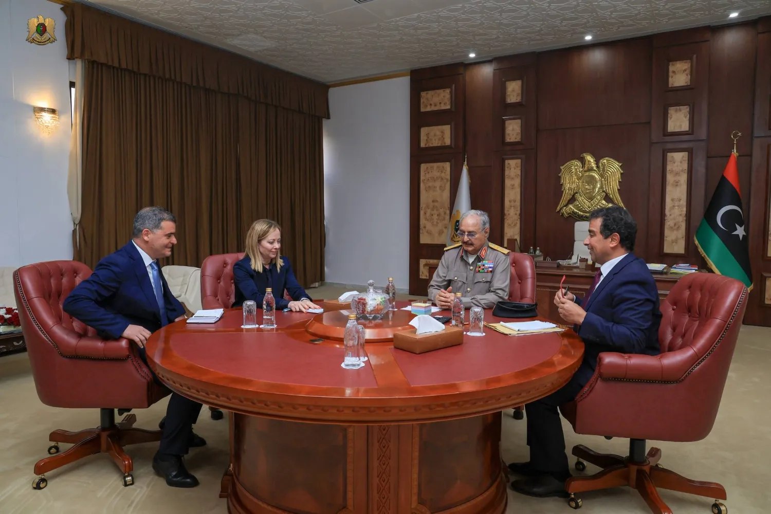 حفتر خلال لقاء ميلوني (الجيش الوطني على «فيسبوك»)