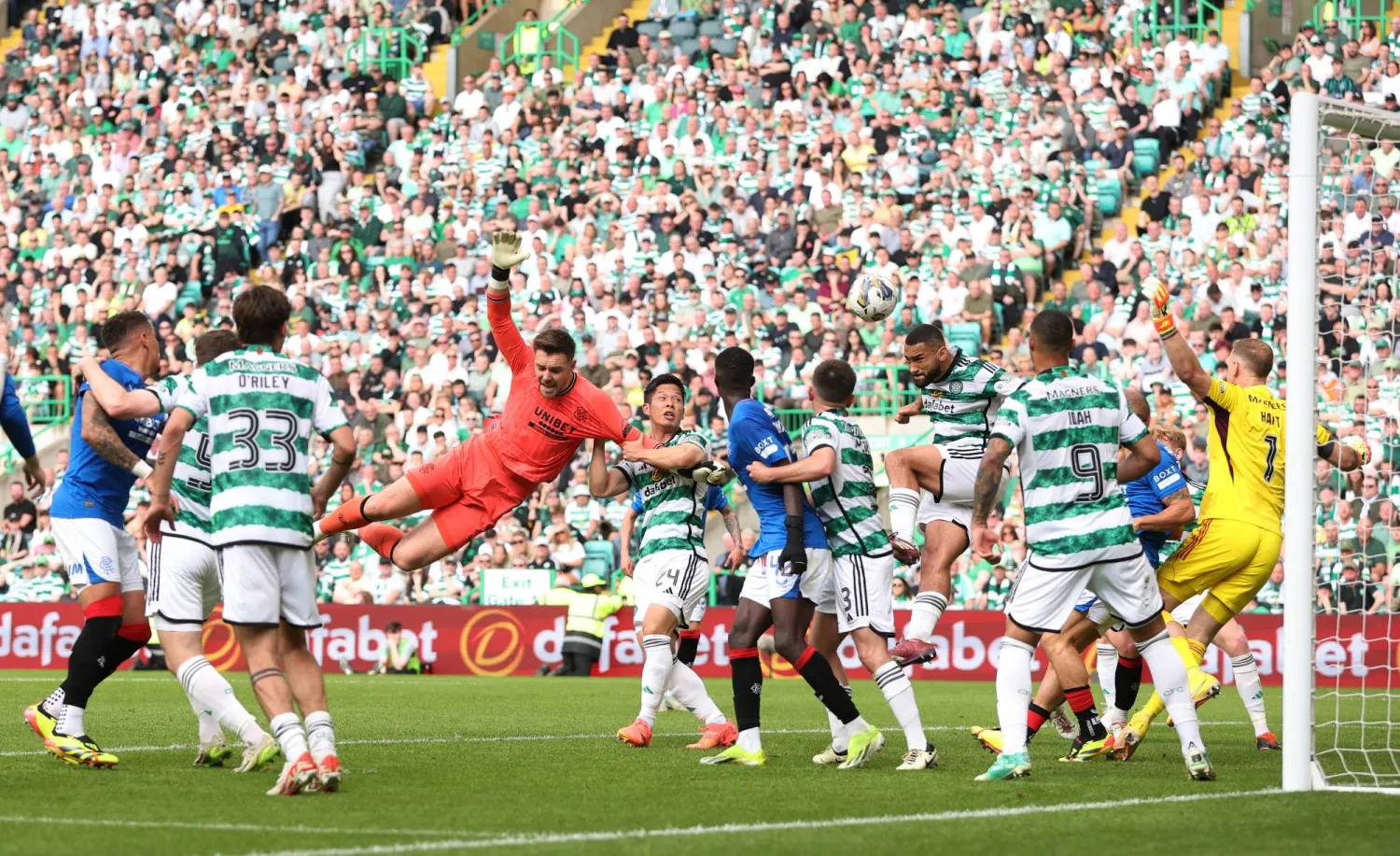 قمة سيلتيك ورينجرز اتسمت بالإثارة والمتعة (رويترز)