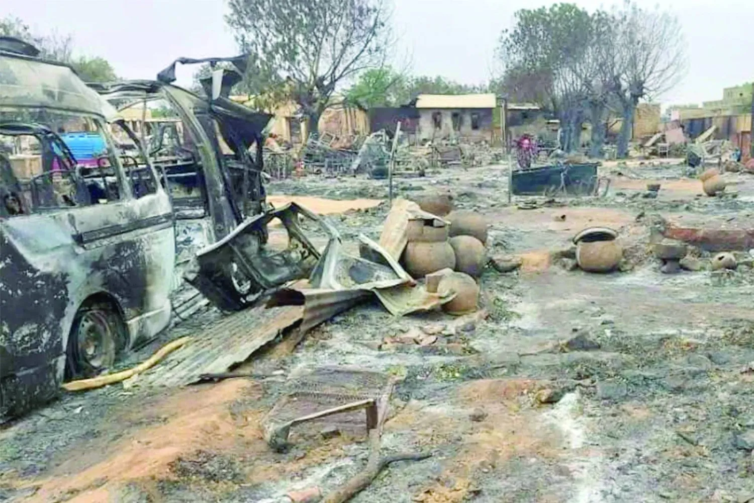 Kuzey Darfur eyaletinin başkenti el-Faşir’de yaşanan savaşın yıkıcı etkileri (AFP)