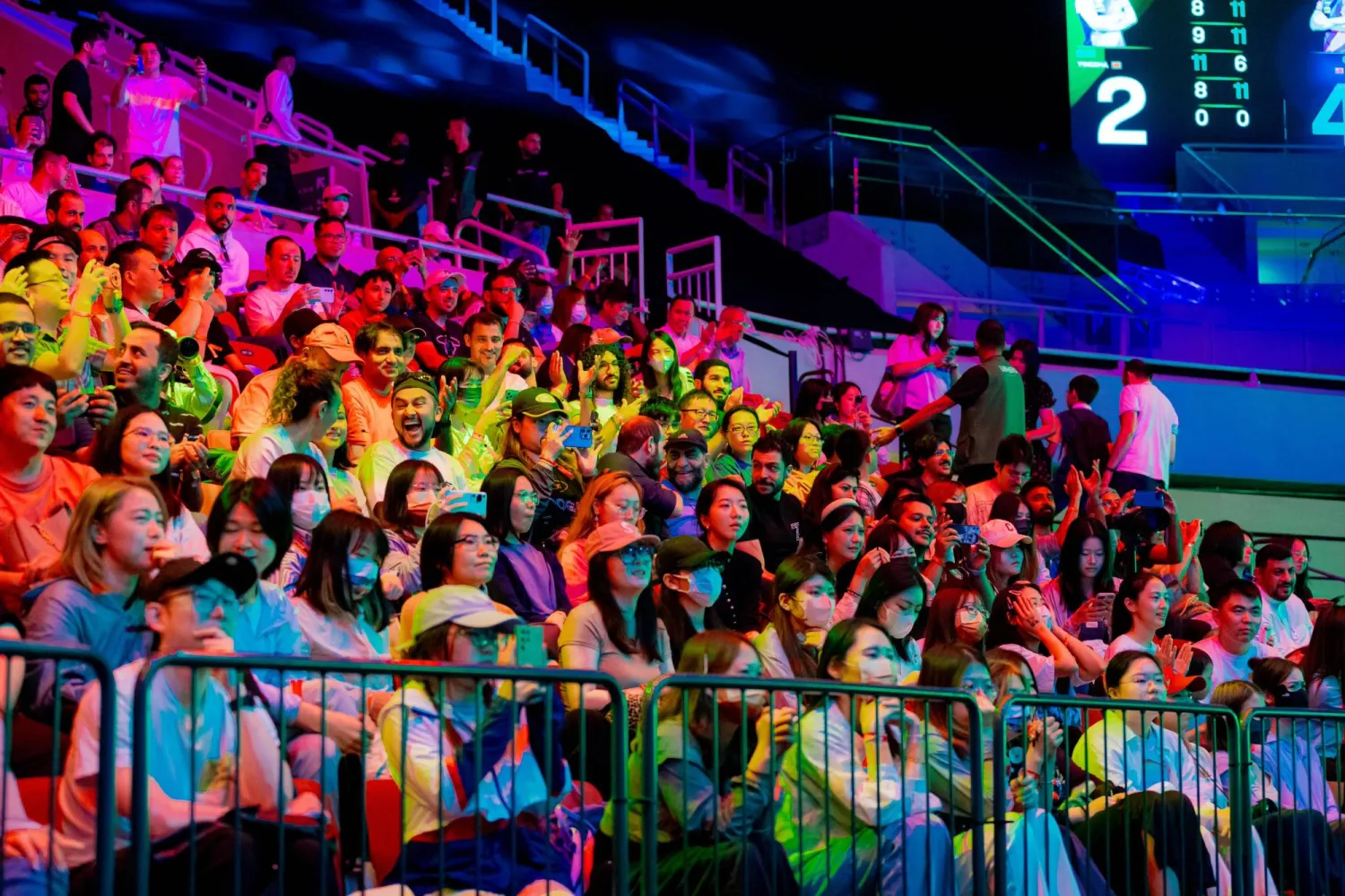 جماهير صينية أثناء متابعتها منافسات البطولة (الشرق الأوسط)