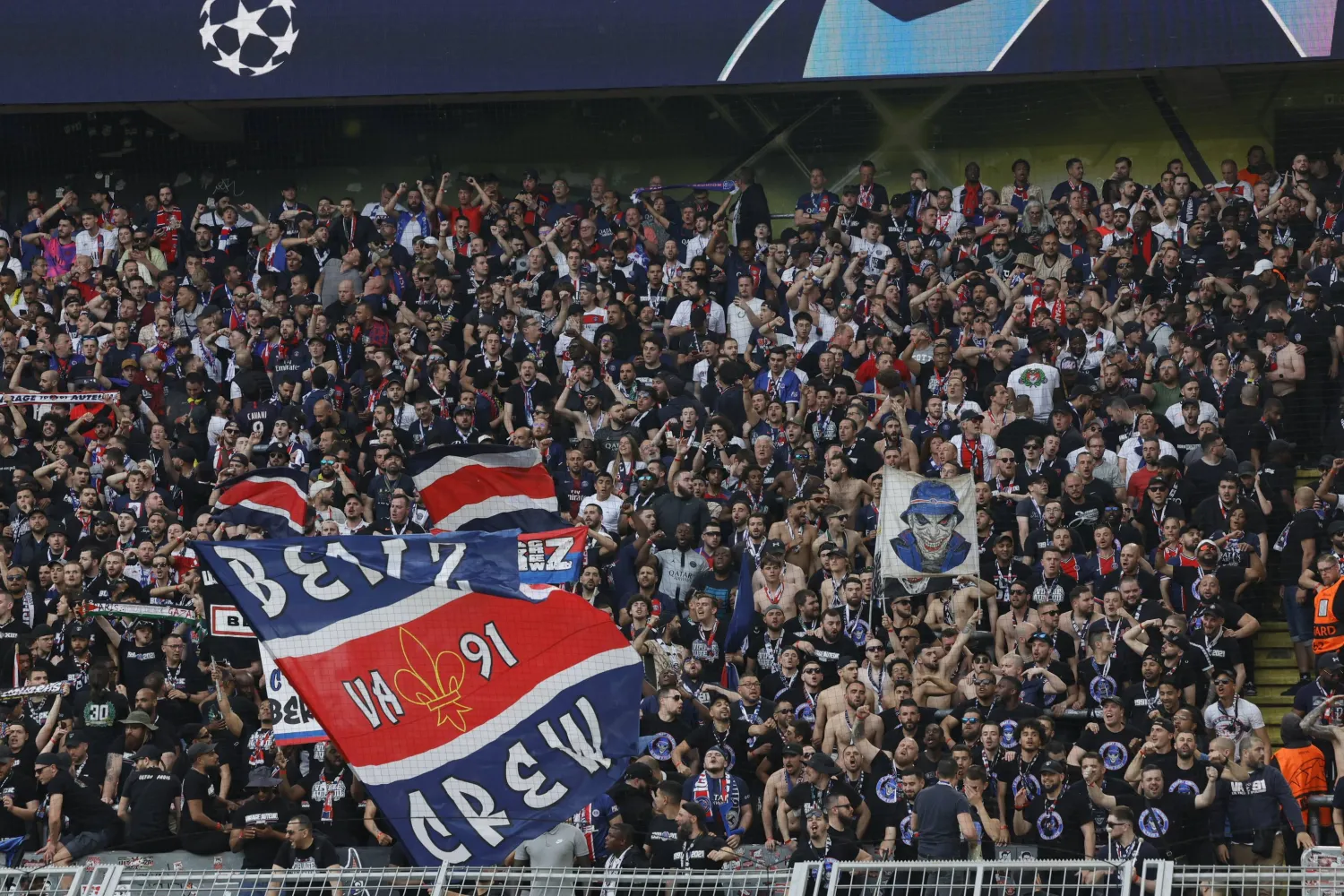 دارمانان منع سفر جماهير باريس سان جيرمان إلى نيس (نادي باريس سان جيرمان)