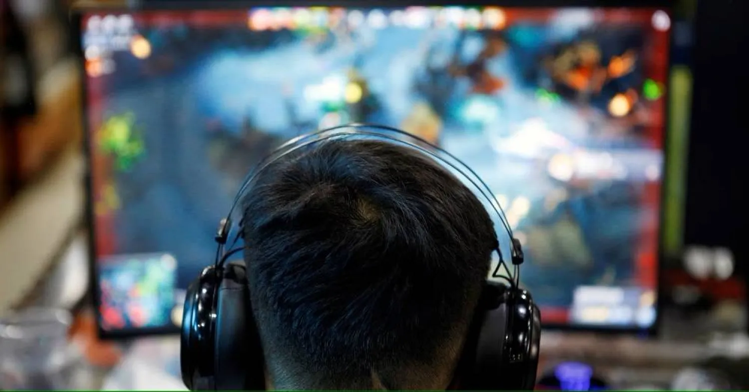 المراهقون من أكثر الفئات إقبالاً على منصات بث ألعاب الفيديو (رويترز)