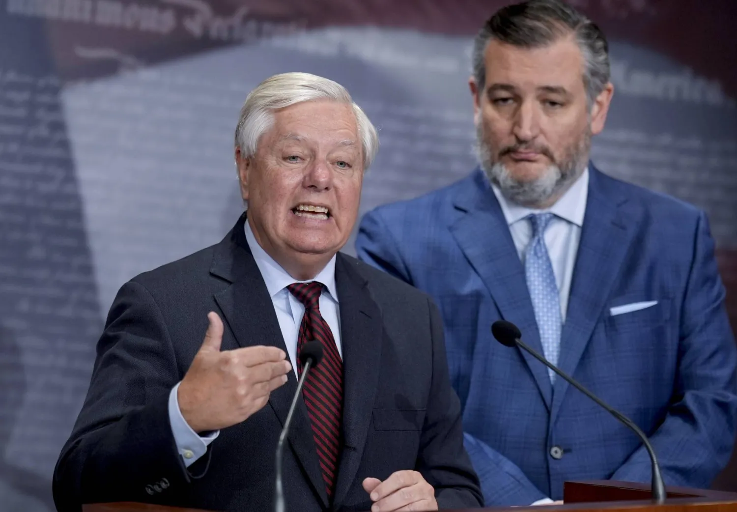 السيناتور الجمهوري ليندسي غراهام يتحدث خلال مؤتمر صحافي في العاصمة الأميركية واشنطن يوم 9 مايو 2024 (أ.ب)