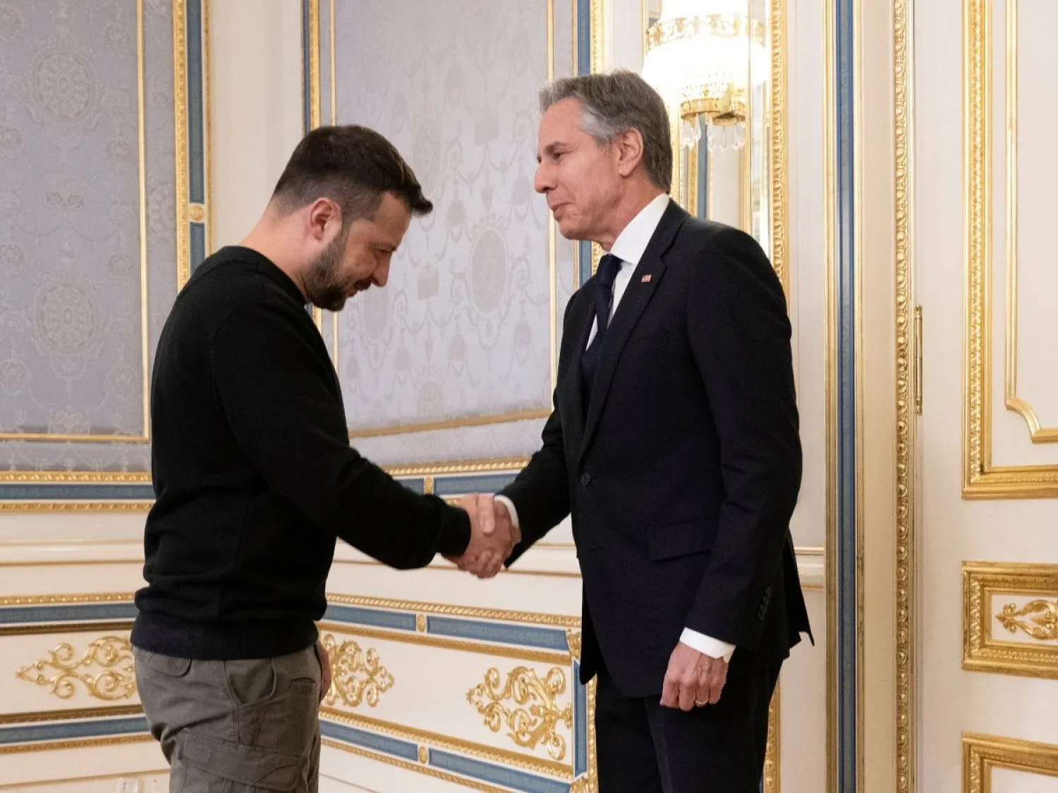 وزير الخارجية الأميركي أنتوني بلينكن يلتقي الرئيس فولوديمير زيلينسكي في كييف (أ.ب)
