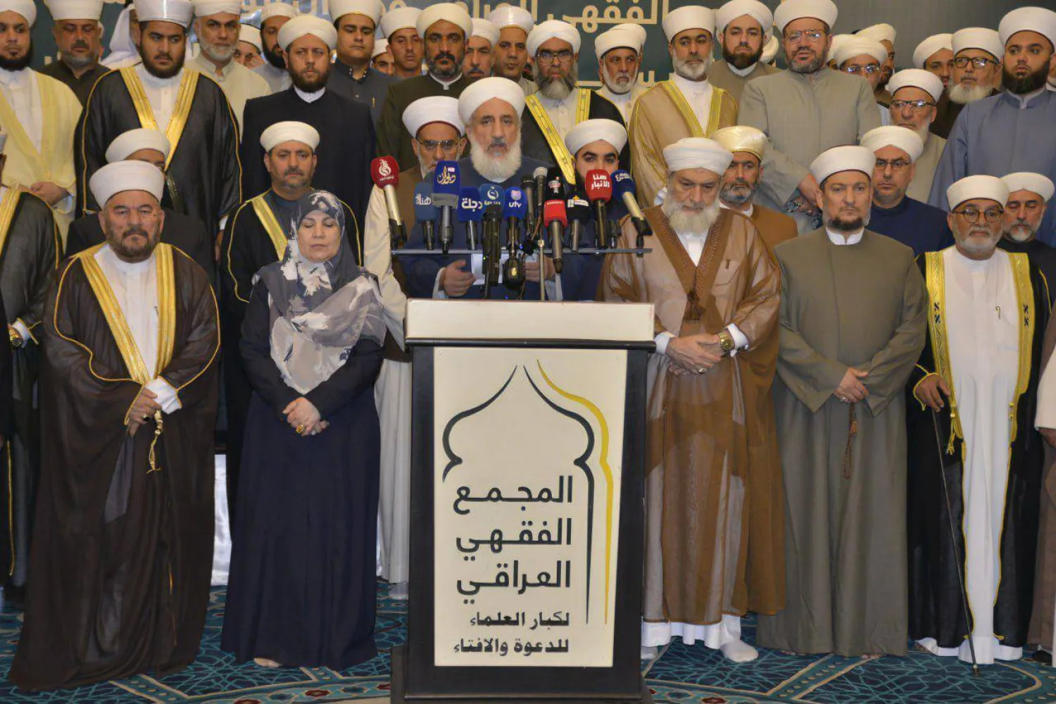 علماء دين في بغداد خلال وقفة احتجاجية على تصريحات مسيئة لرموز إسلامية (إكس)