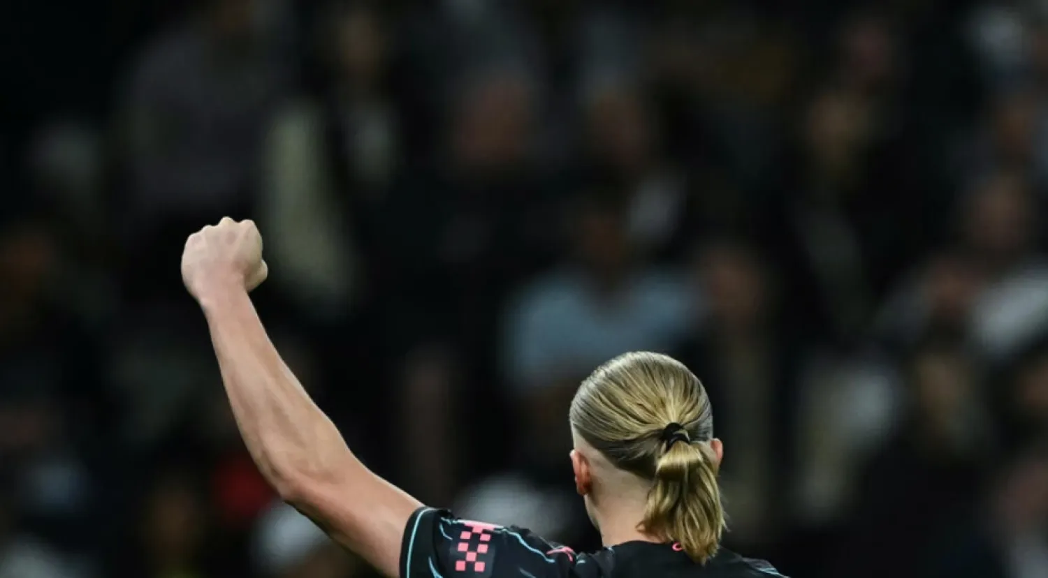 Manchester City forward Erling Haaland celebrates after scoring against Tottenham © Ben Stansall / AFP
