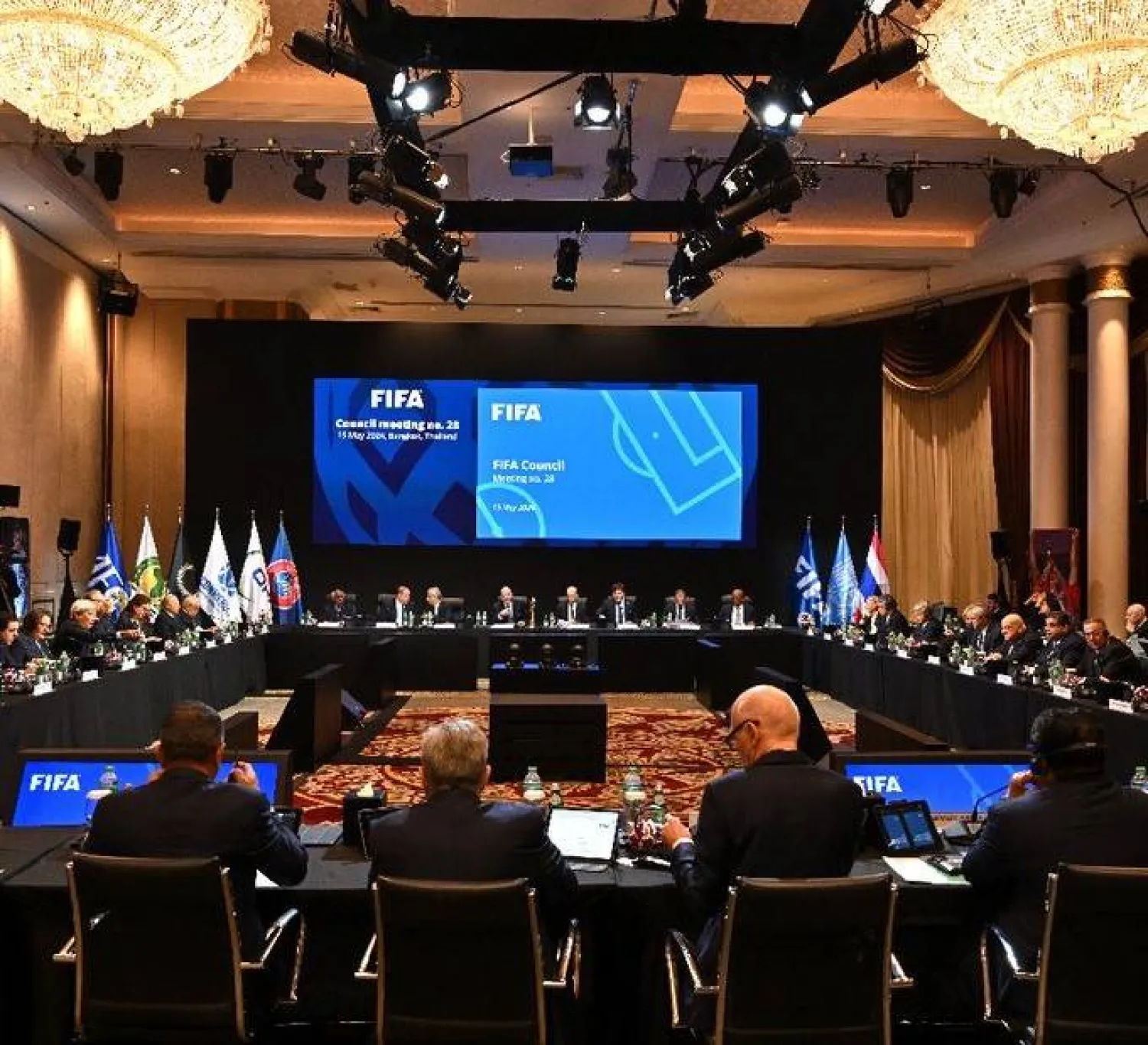 «فيفا» ذكر أنه سيقلص عدد التوقفات بالمباريات الدولية للسيدات من 6 إلى 5 (فيفا)