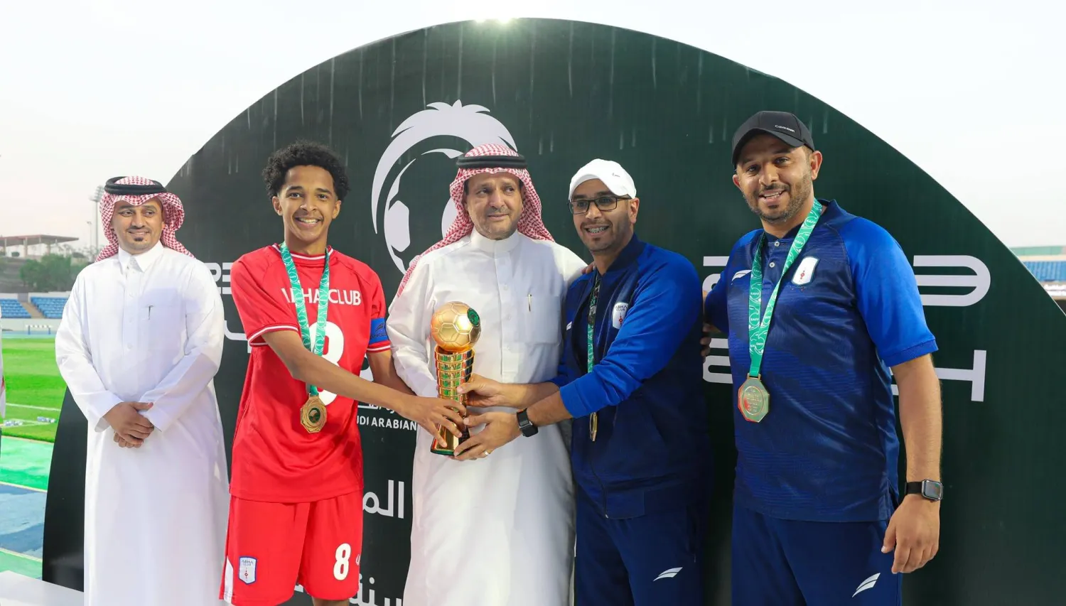 سلطان مجرشي خلال تكريم فريق تحت 17 سنة بلقب بطولة أندية المملكة للناشئين (نادي أبها)