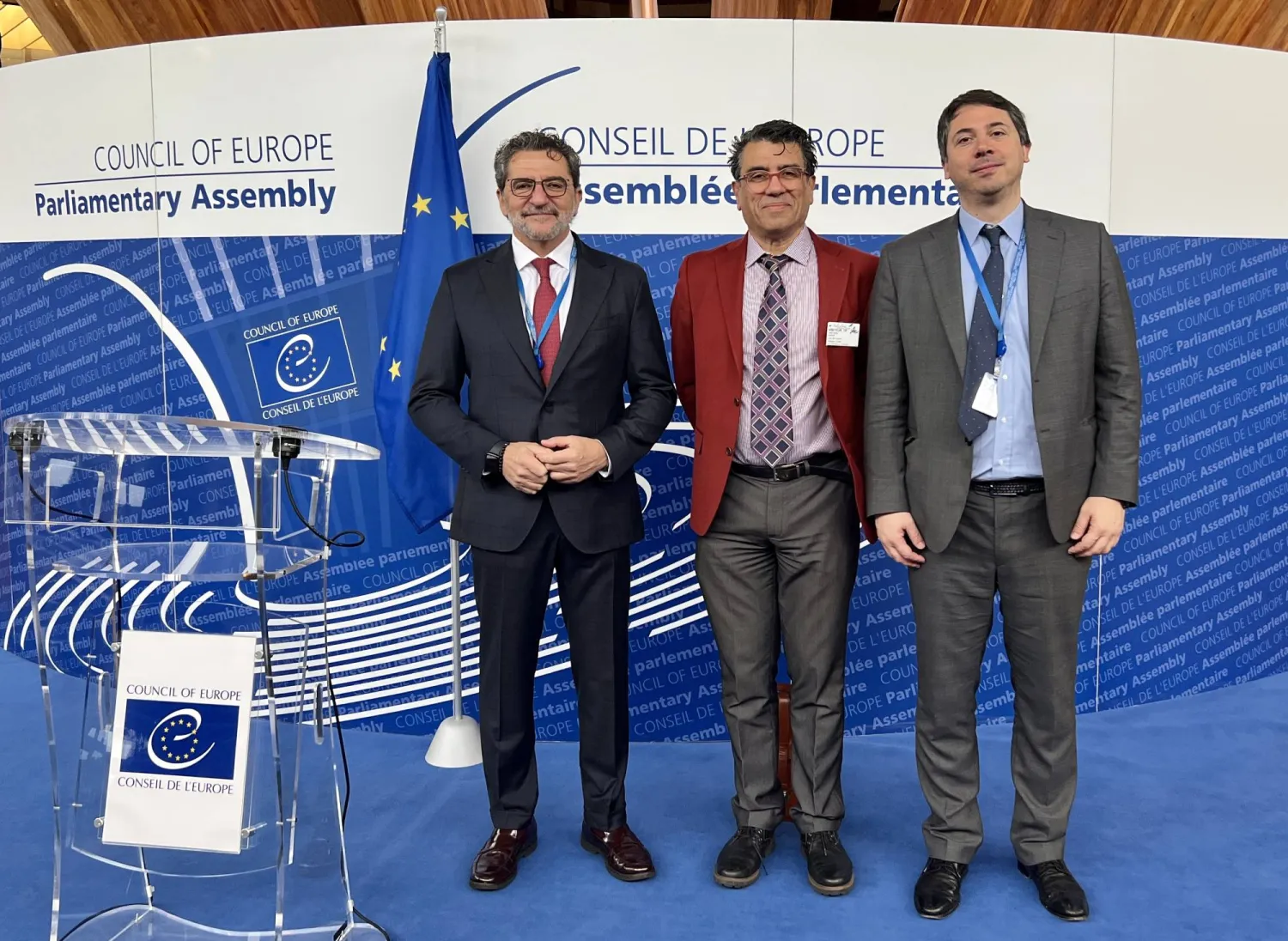 الأمين العام للمبادرة سلام سرحان مع نائب رئيس الجمعية البرلمانية لمجلس أوروبا أنتونيو غوتيرش ليمونس والبرلماني جيراردو جيوفانولي من سان مارينو (الشرق الأوسط)