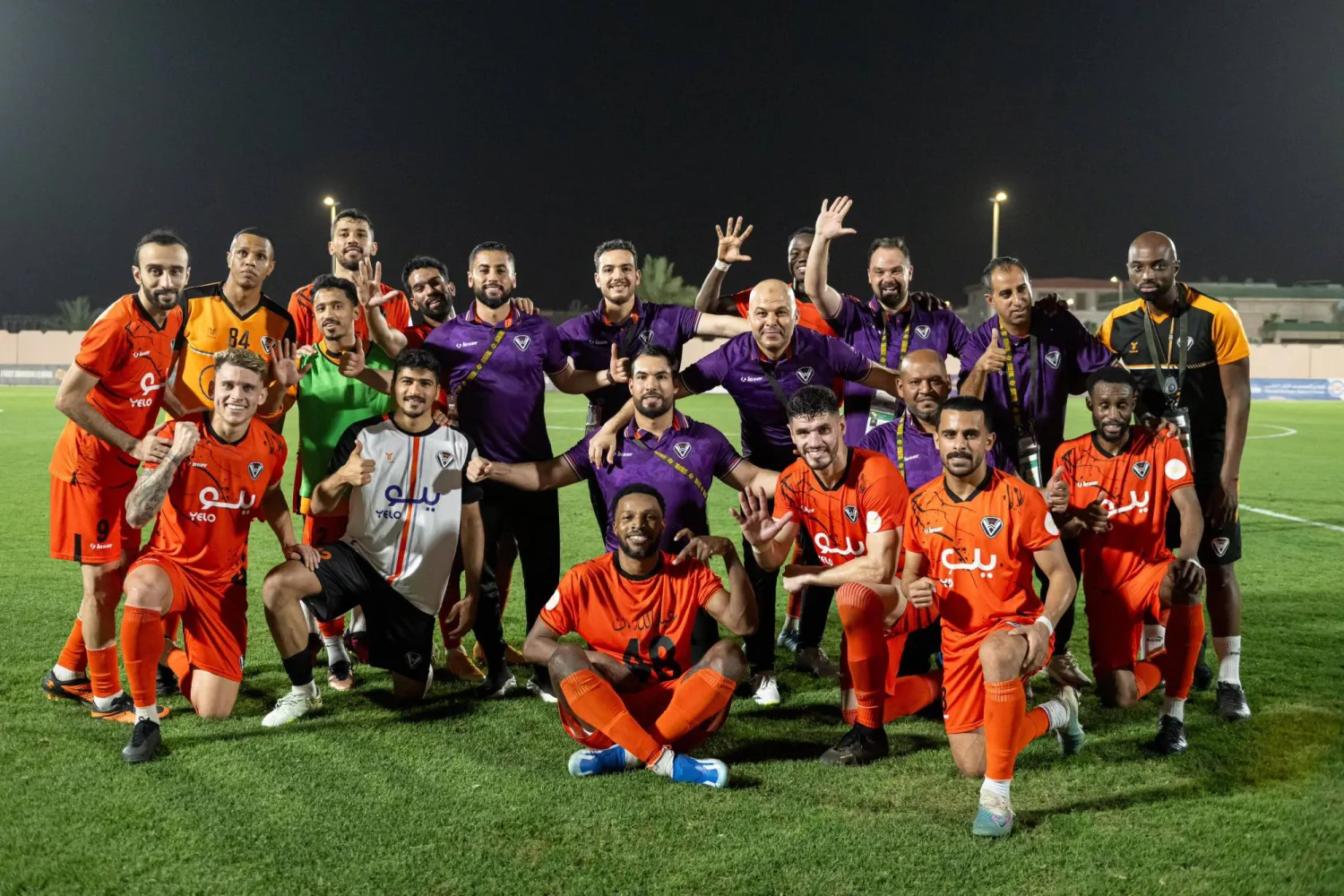 لاعبو الصفا يحتفلون بالنتيجة الخماسية (الصفا)