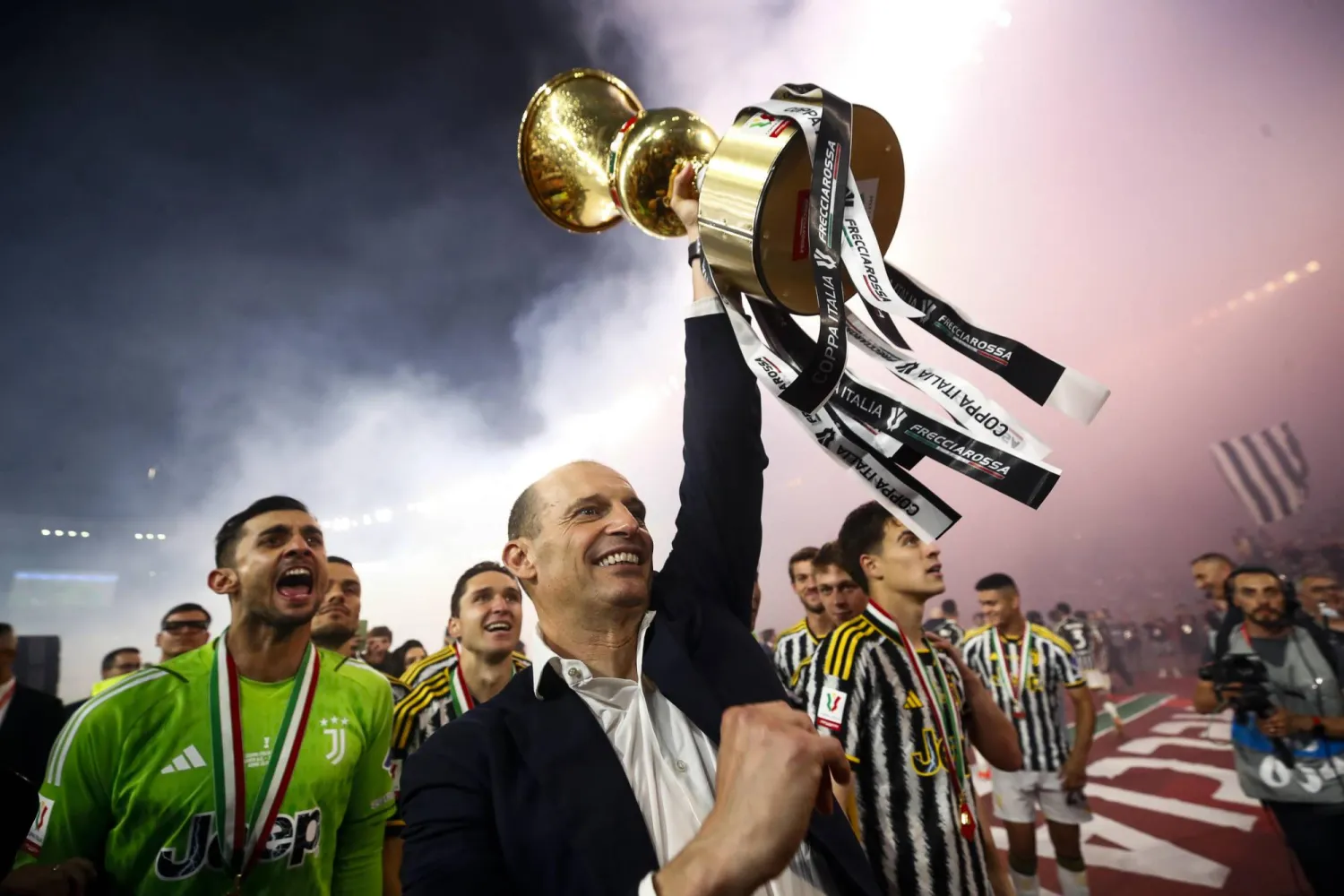 هل ينقذ تتويج يوفنتوس بكأس إيطاليا المدرب أليغري من مقصلة الإقالة؟ (إ.ب.أ)
