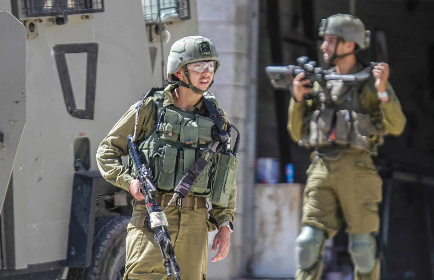 جنديان إسرائيليان في الضفة الغربية (د.ب.أ)