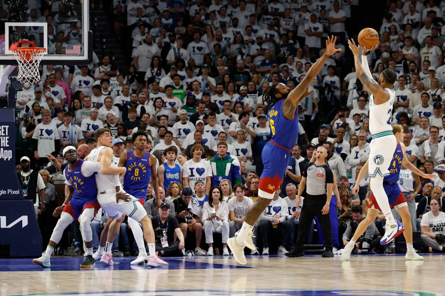 لاعبو مينيسوتا تألقوا واكتسحوا دنفر (غيتي)