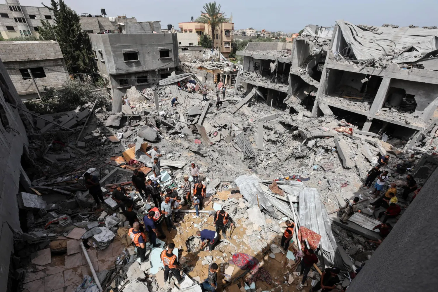 Palestinians inspect the site of an Israeli strike on a house, in Nuseirat, in the central Gaza Strip, May 19, 2024. REUTERS/Ramadan Abed