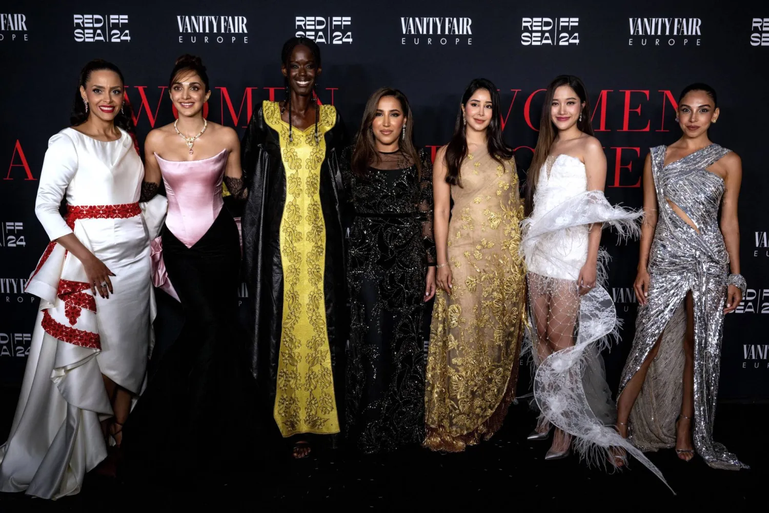 جمانا الراشد وتشيفانا بانديا تتوسطان المكرمات في احتفالية «المرأة في السينما» على هامش الدورة 77 لمهرجان كان السينمائي (الشرق الأوسط)