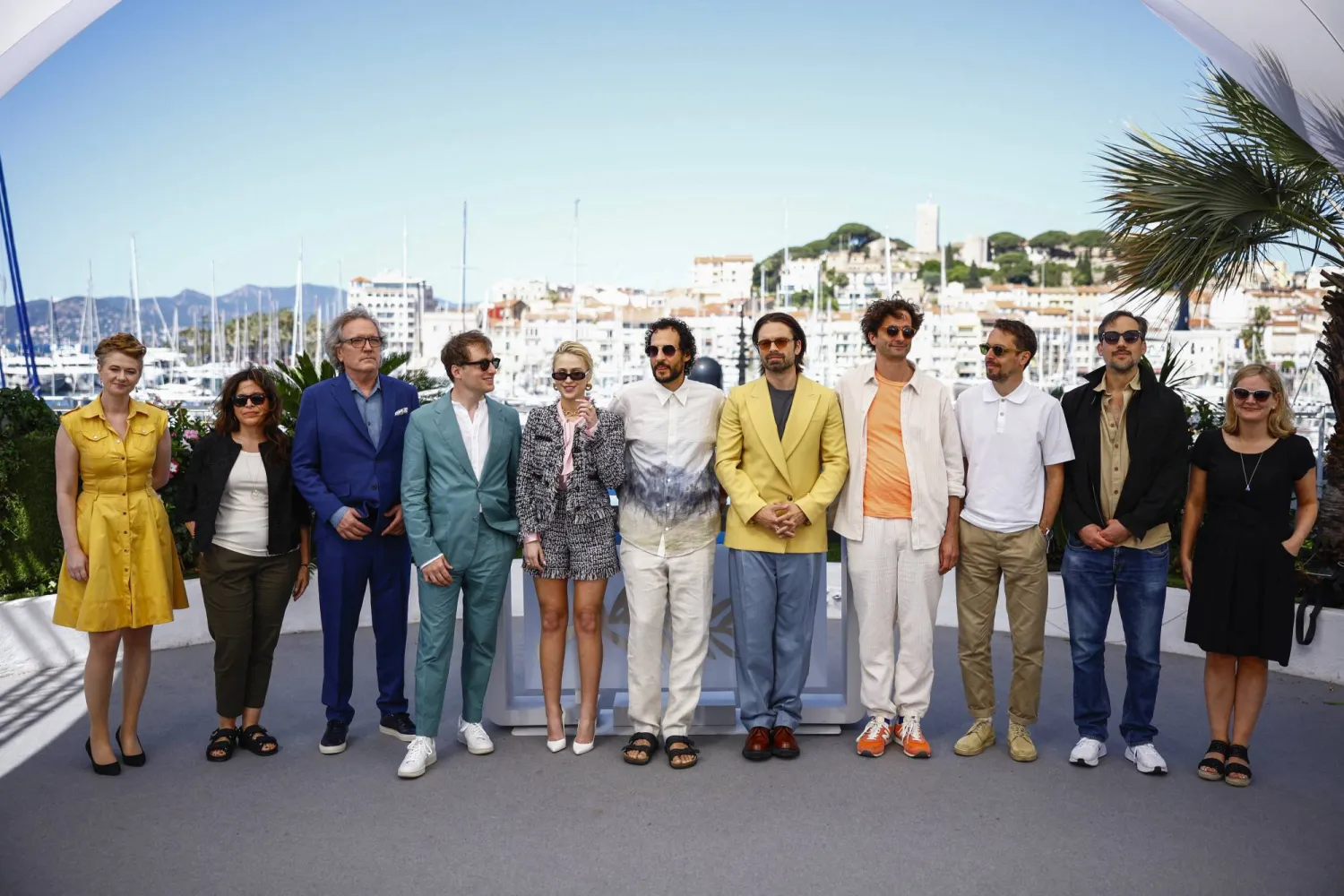 فريق عمل فيلم «ذي أبرنتيس» (رويترز)