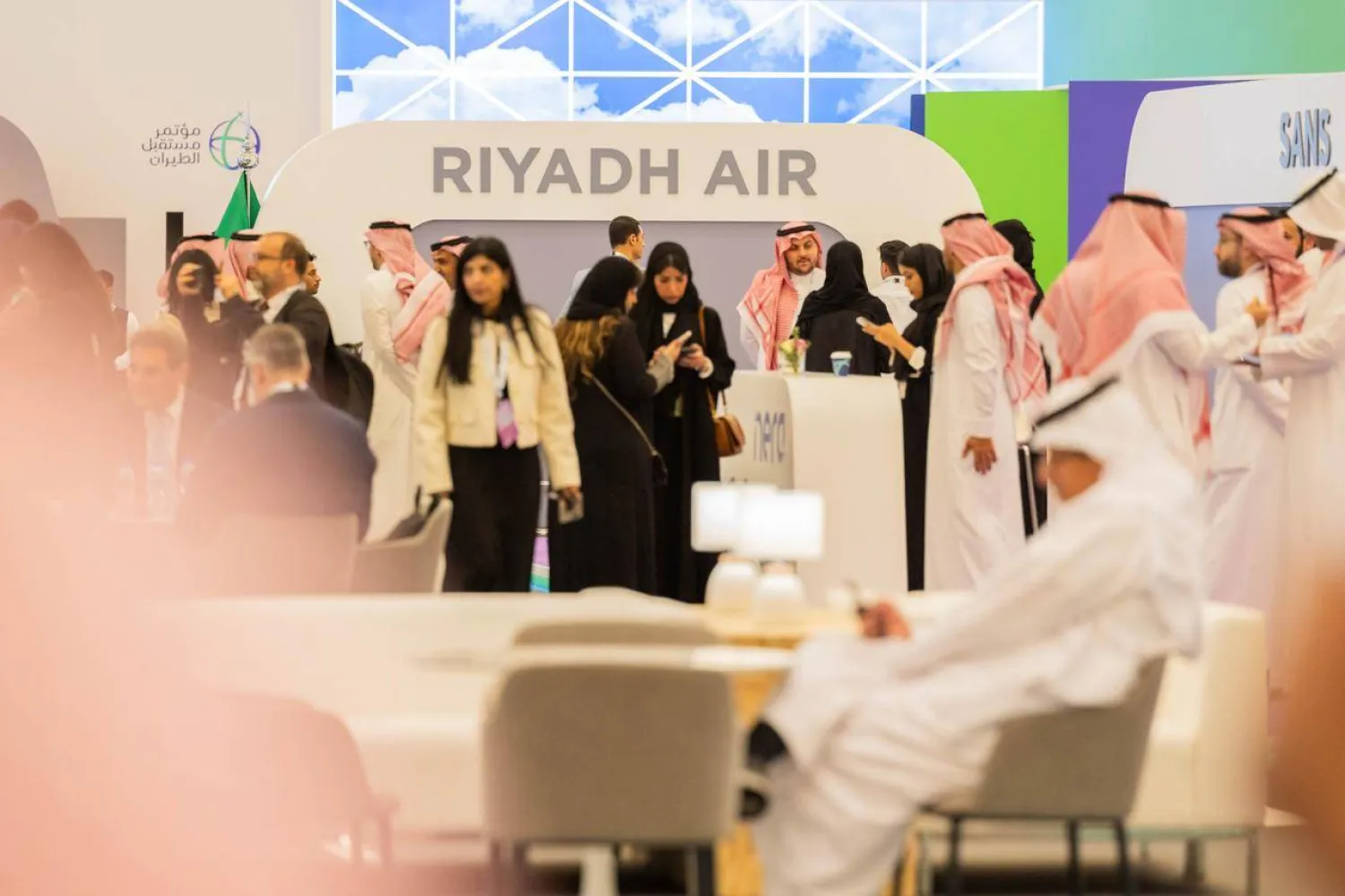 جانب من المعرض المصاحب لمؤتمر مستقبل الطيران (الشرق الأوسط)