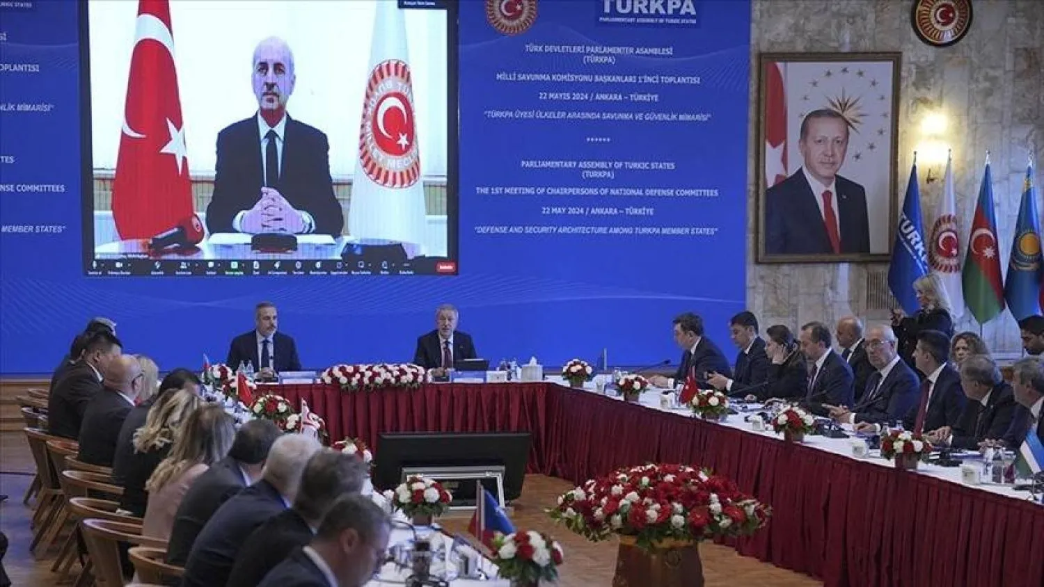 Türk Cumhuriyetleri Parlamenterler Meclisi Savunma Komisyonları Başkanları toplantısı sırasında Türkiye Dışişleri Bakanı Hakan Fidan (solda) ve TBMM Savunma Komisyonu Başkanı Hulusi Akar (Türk Dışişleri Bakanlığı)