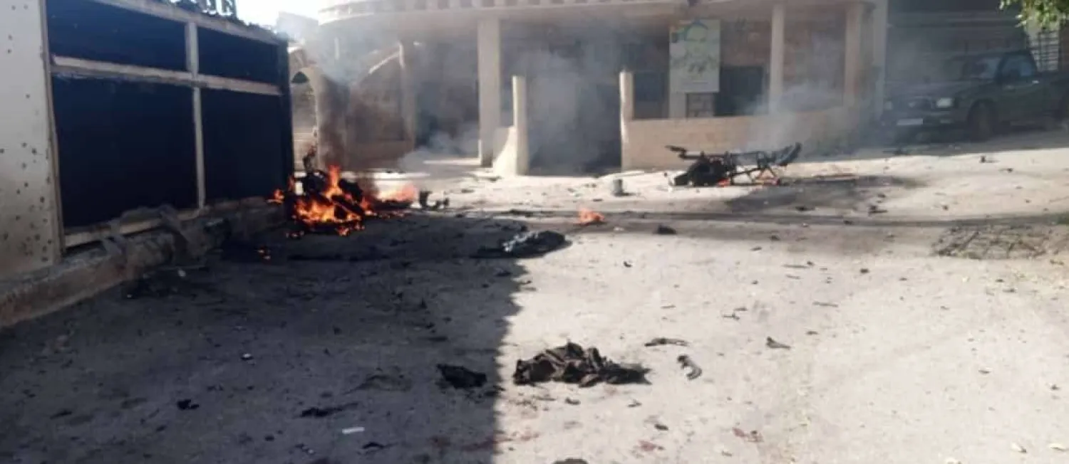 النيران تندلع من دراجة نارية استهدفتها غارة إسرائيلية في بلدة حولا بجنوب لبنان (ناشطون ميدانيون)