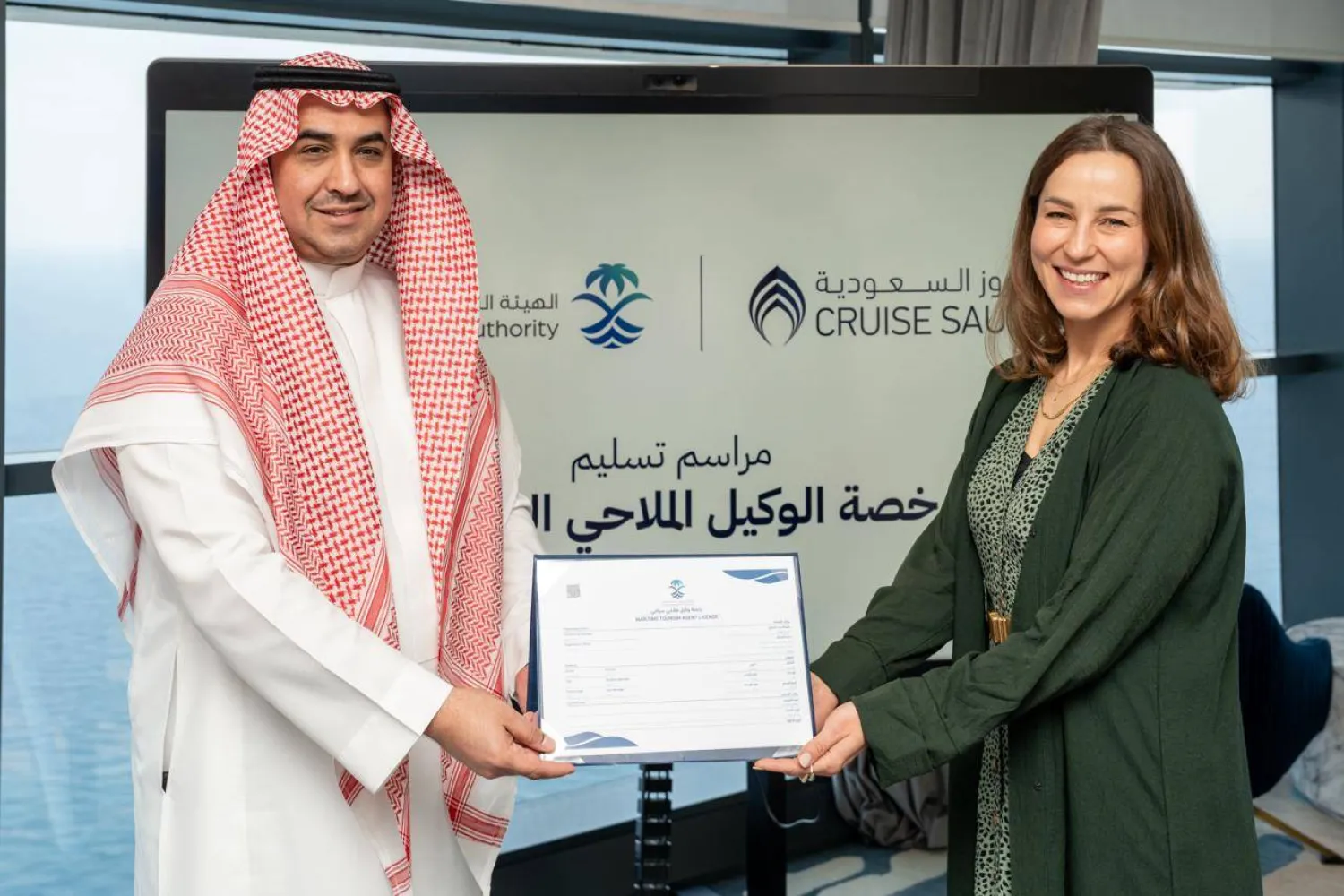 جانب من تسليم أول رخصة وكيل ملاحي سياحي لسفن الرحلات السياحية التابعة للكروز (الشرق الأوسط)