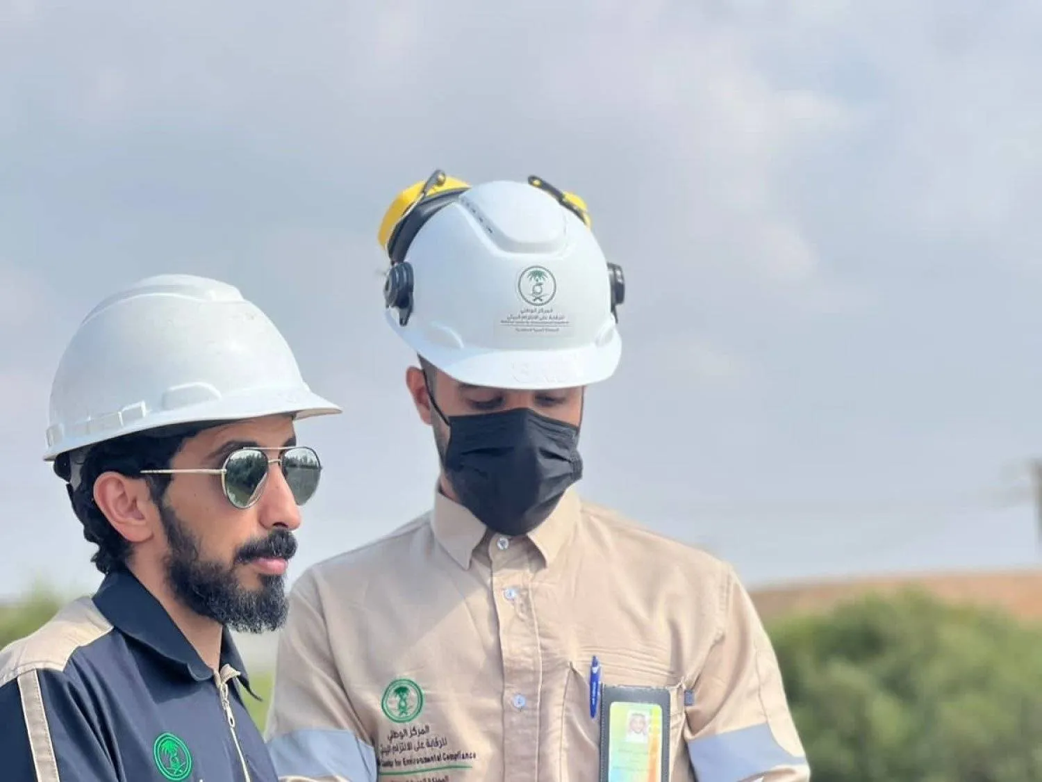 فرقة تابعة للمركز الوطني للرقابة على الالتزام البيئي تقوم بمهامّها الرقابية ميدانياً (الشرق الأوسط)