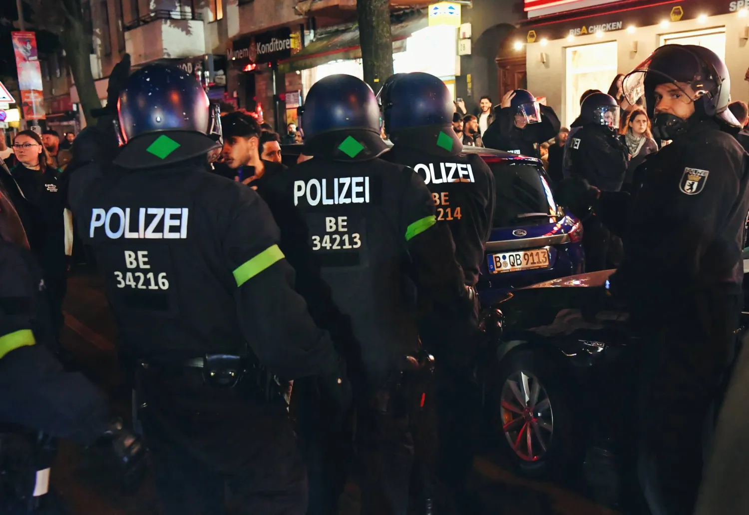 شرطة برلين تأهبت لاستقبال مشجعي اليورو ومؤتمر أوكرانيا (د.ب.أ)