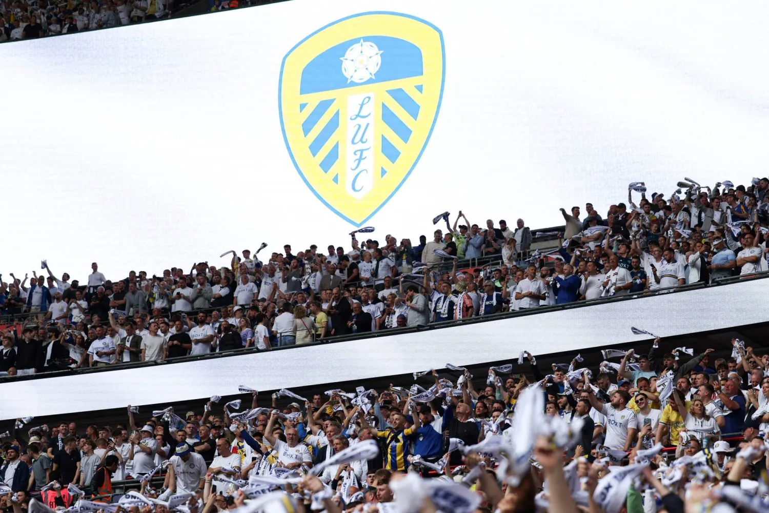 ليدز أكد أن الصفقة لن تؤدي إلى تغيير في اسمه أو شعاره (أ.ف.ب)