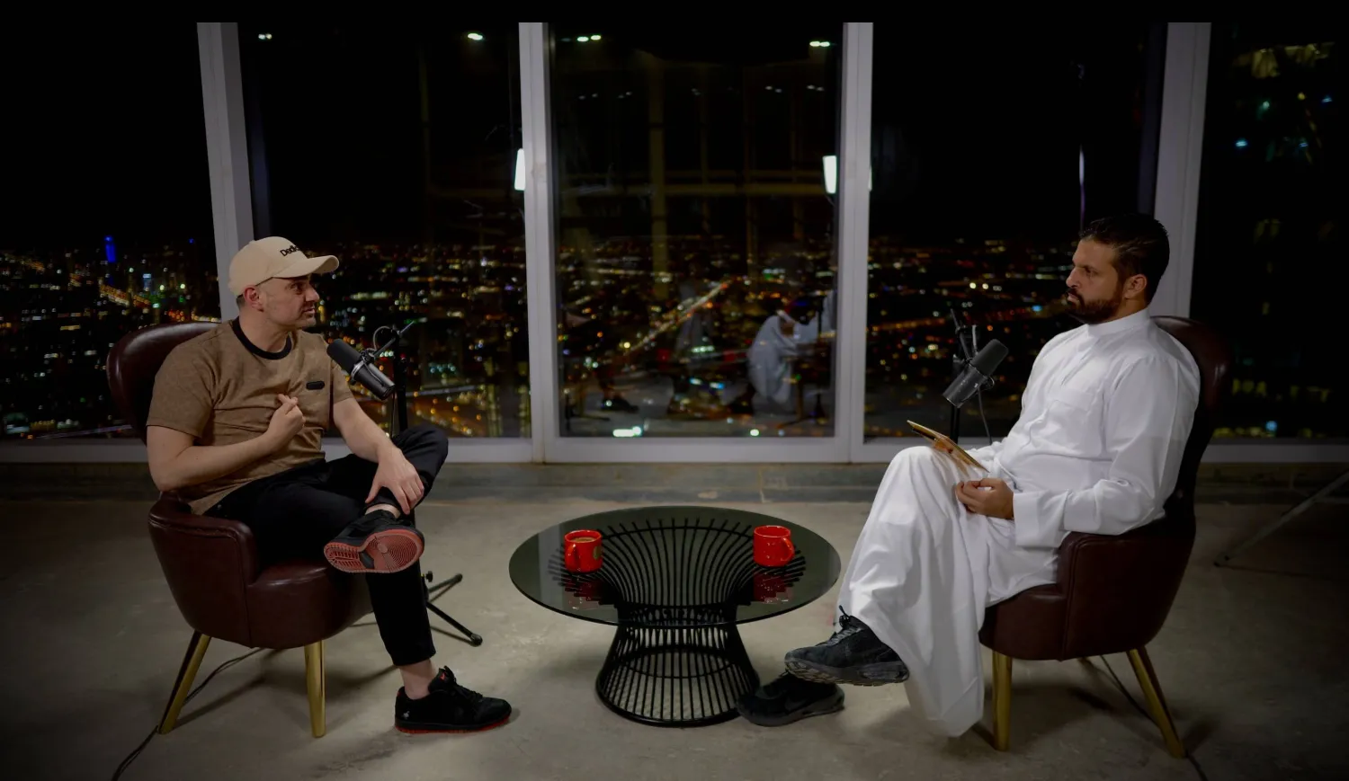 لقاء محمد إسلام مع غاري فاينرتشوك في الرياض (الشرق الأوسط)