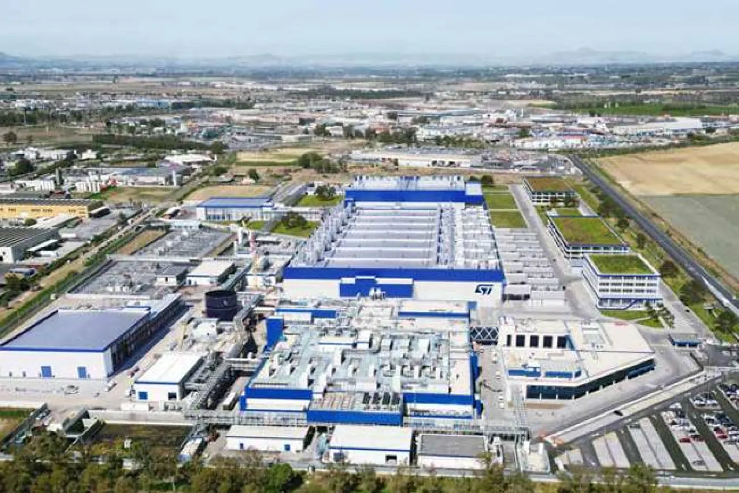تعتزم «إس تي مايكروإلكترونيكس» بناء أول منشأة متكاملة لكربيد السيليكون في العالم بإيطاليا (من موقع الشركة)