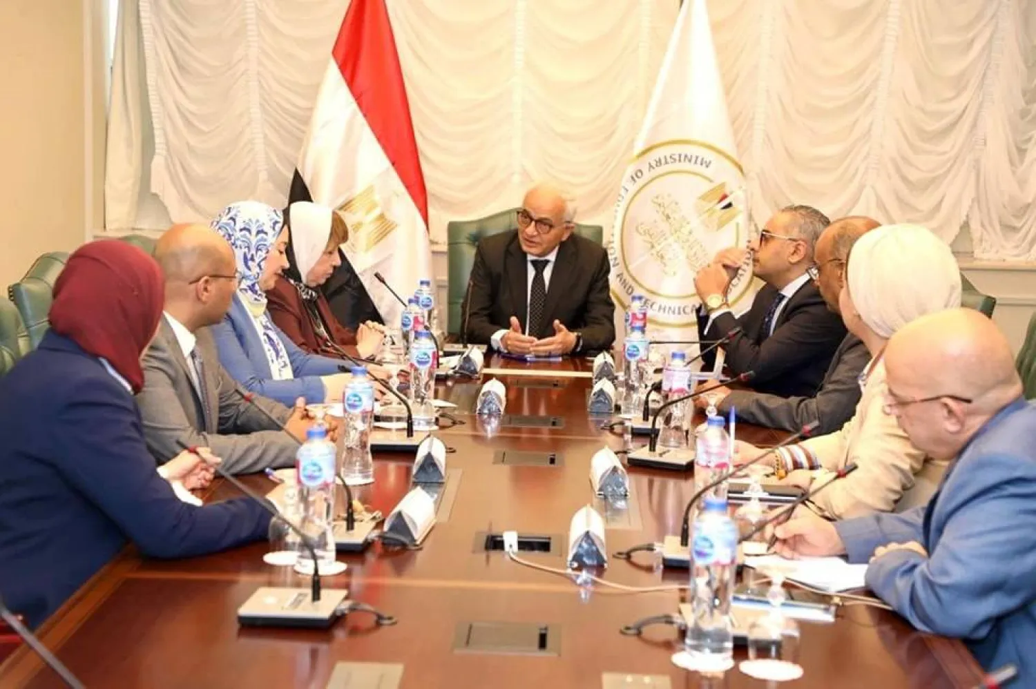 اجتماع سابق لوزير التربية والتعليم مع قيادات الوزارة  (التربية والتعليم)