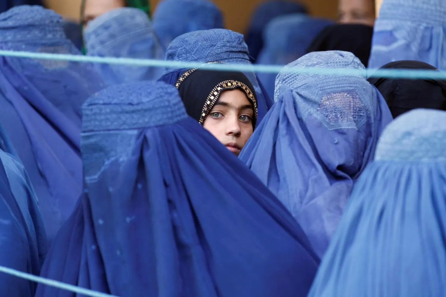 Taliban yönetiminin kadınlara ve kız çocuklara yönelik yasakları uluslararası kamuoyunda tepkiyle karşılanmıştı (Reuters)