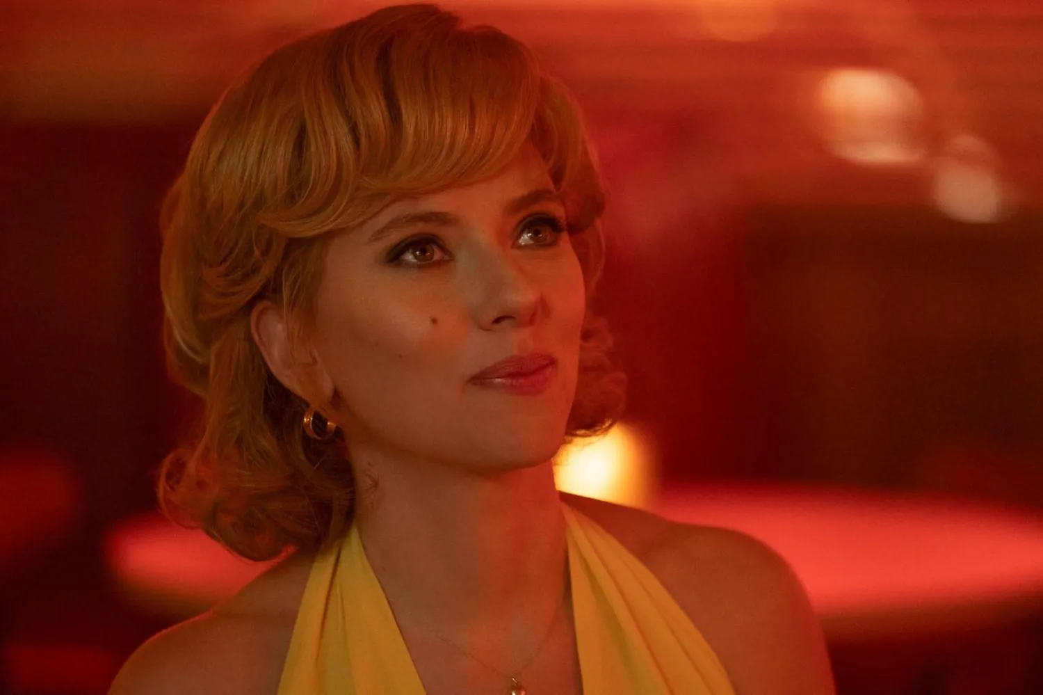 Scarlett Johansson, NASA tarihindeki ilk uzay uçuşu Apollo 11'i konu alan Beni Ay'a Uçur'da pazarlama ustası Kelly Jones'u canlandırıyor (Columbia Pictures)