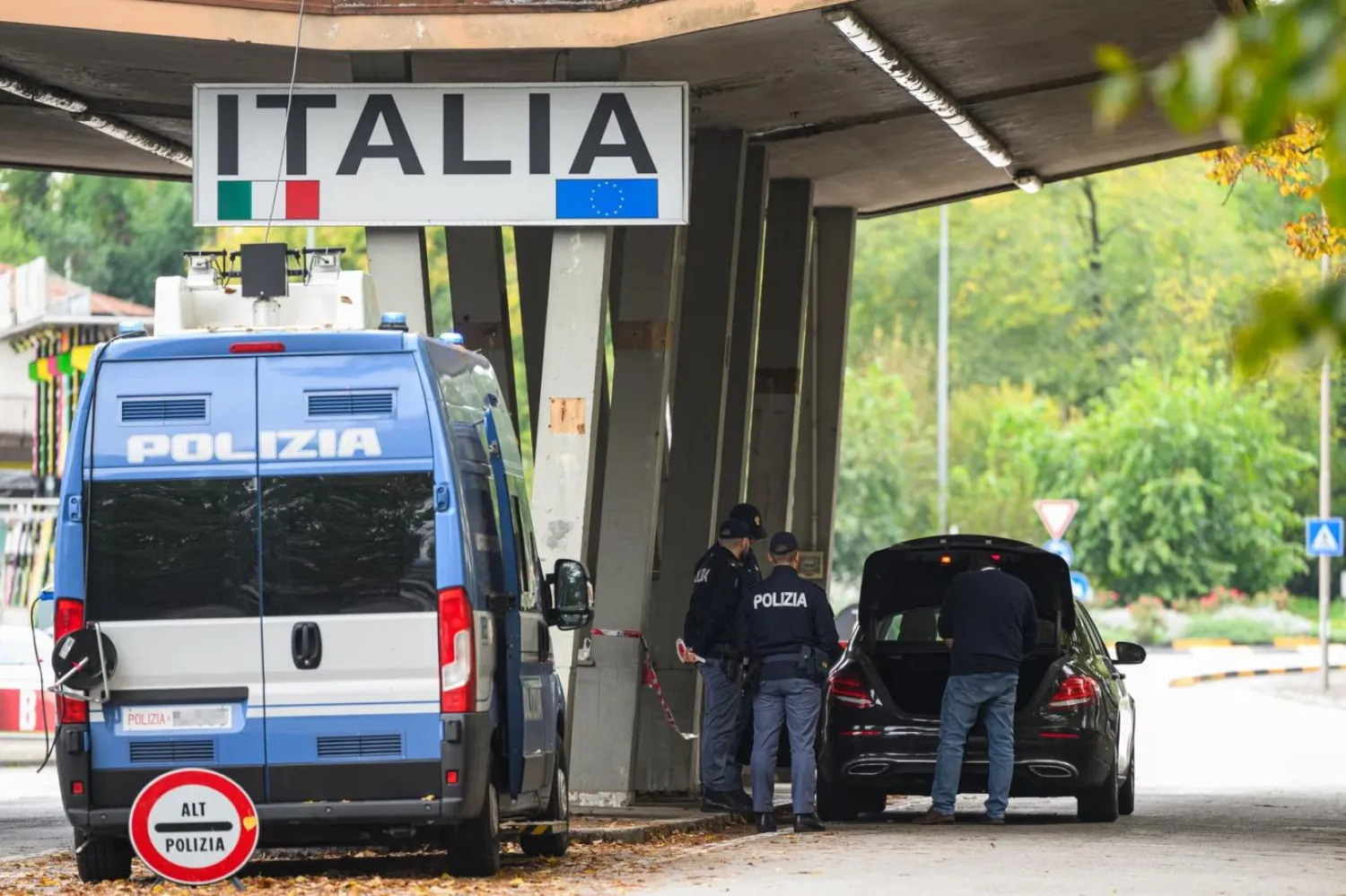 İtalyan polisi, suç şebekesi üyelerinin kimliğini açıklamadı (AFP)