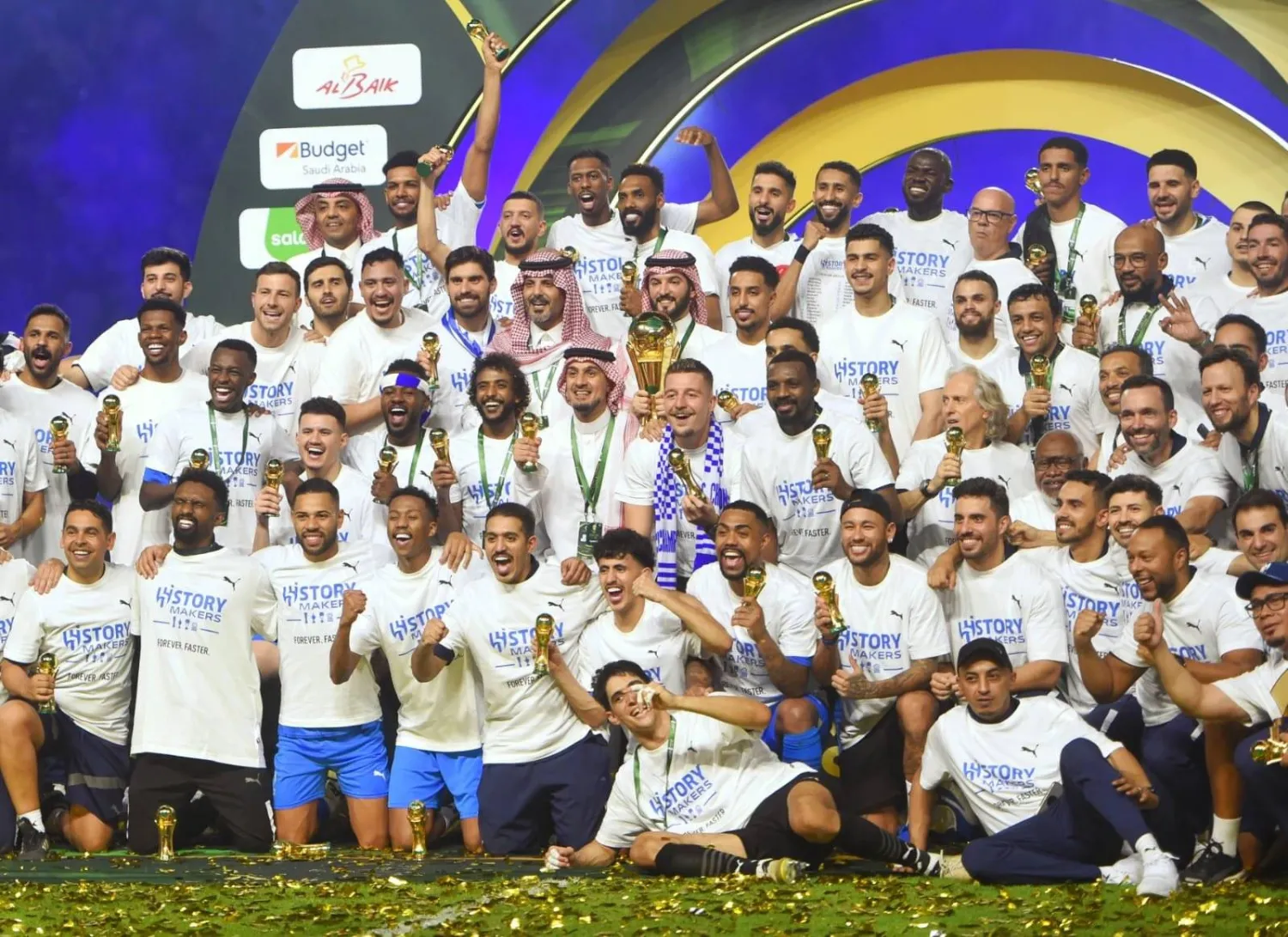 الهلال بعد تتويجه باللقب (واس)