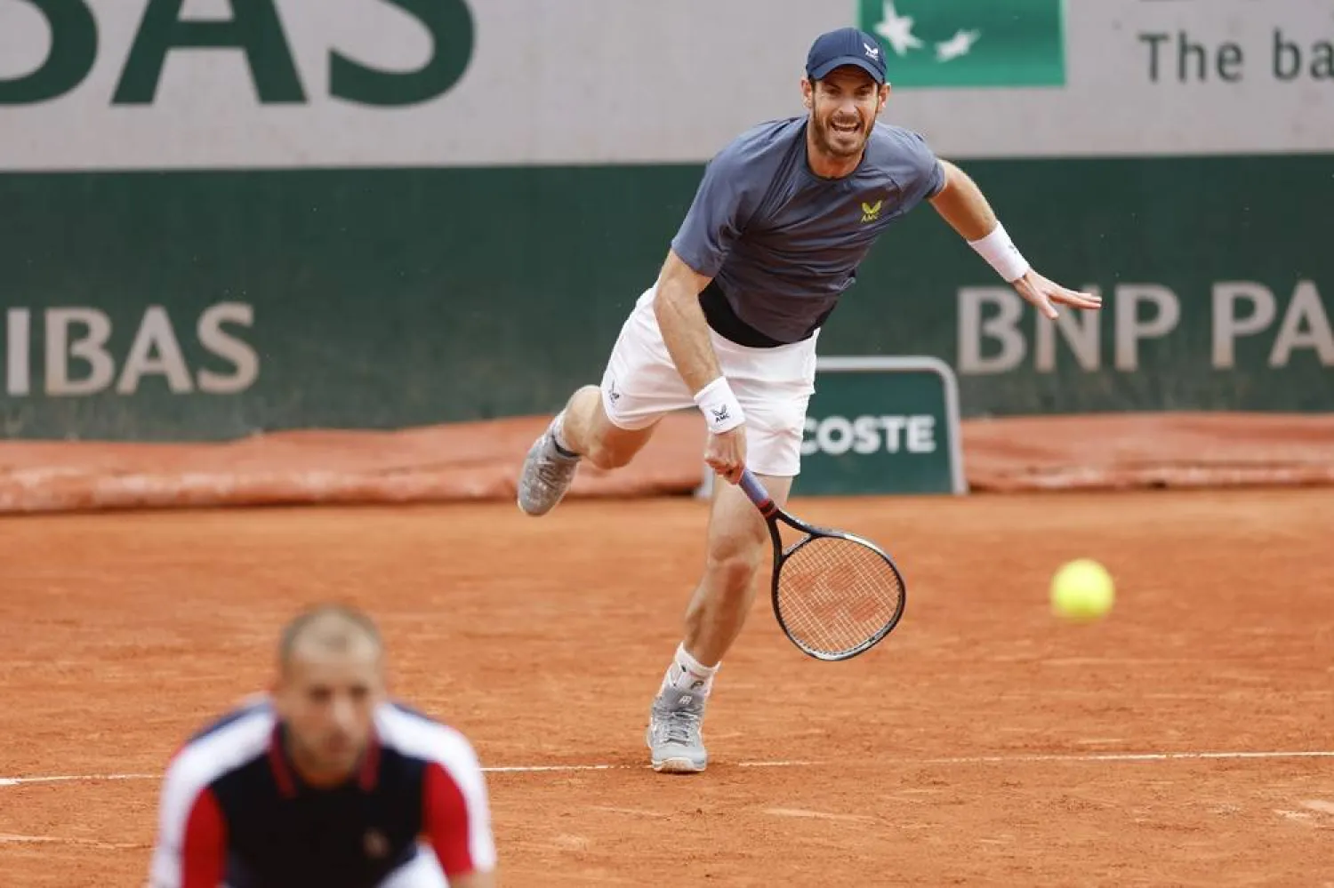  Britain's Andy Murray, right, and Britain's Daniel Evans, left, play a shot during their men's doubles match of the French Open tennis tournament against Brazil's Thiago Seyboth Wild and Argentina's Sebastian Baez at the Roland Garros stadium in Paris, Friday, May 31, 2024. (AP) 