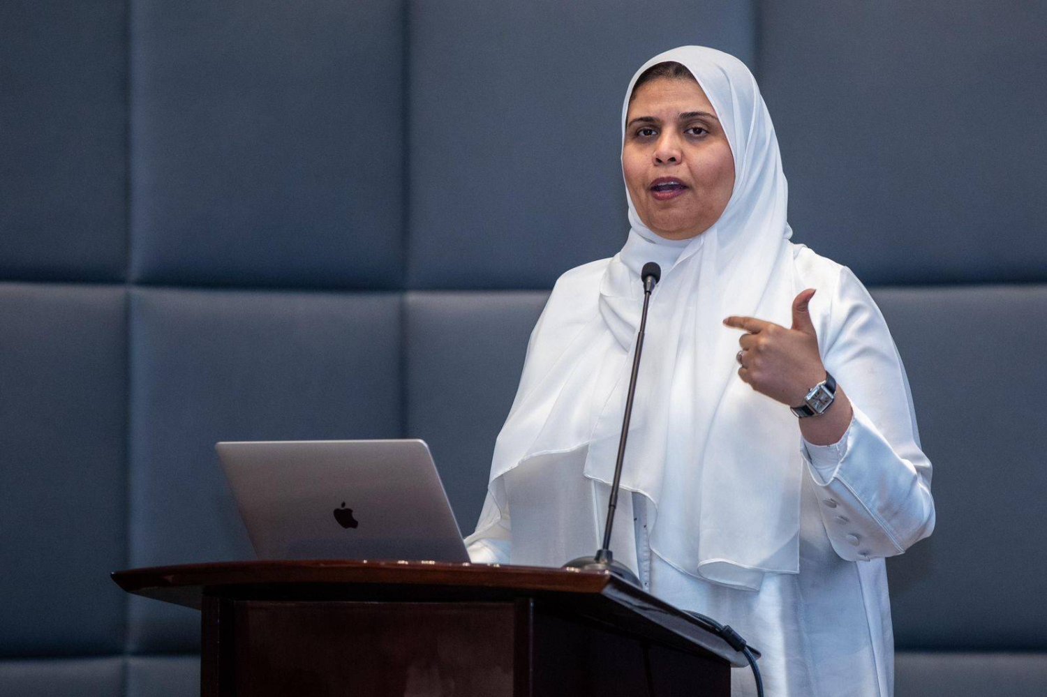 جانب من حديث الدكتورة هيفاء التركي في ديوانية الأطباء (الشرق الأوسط)