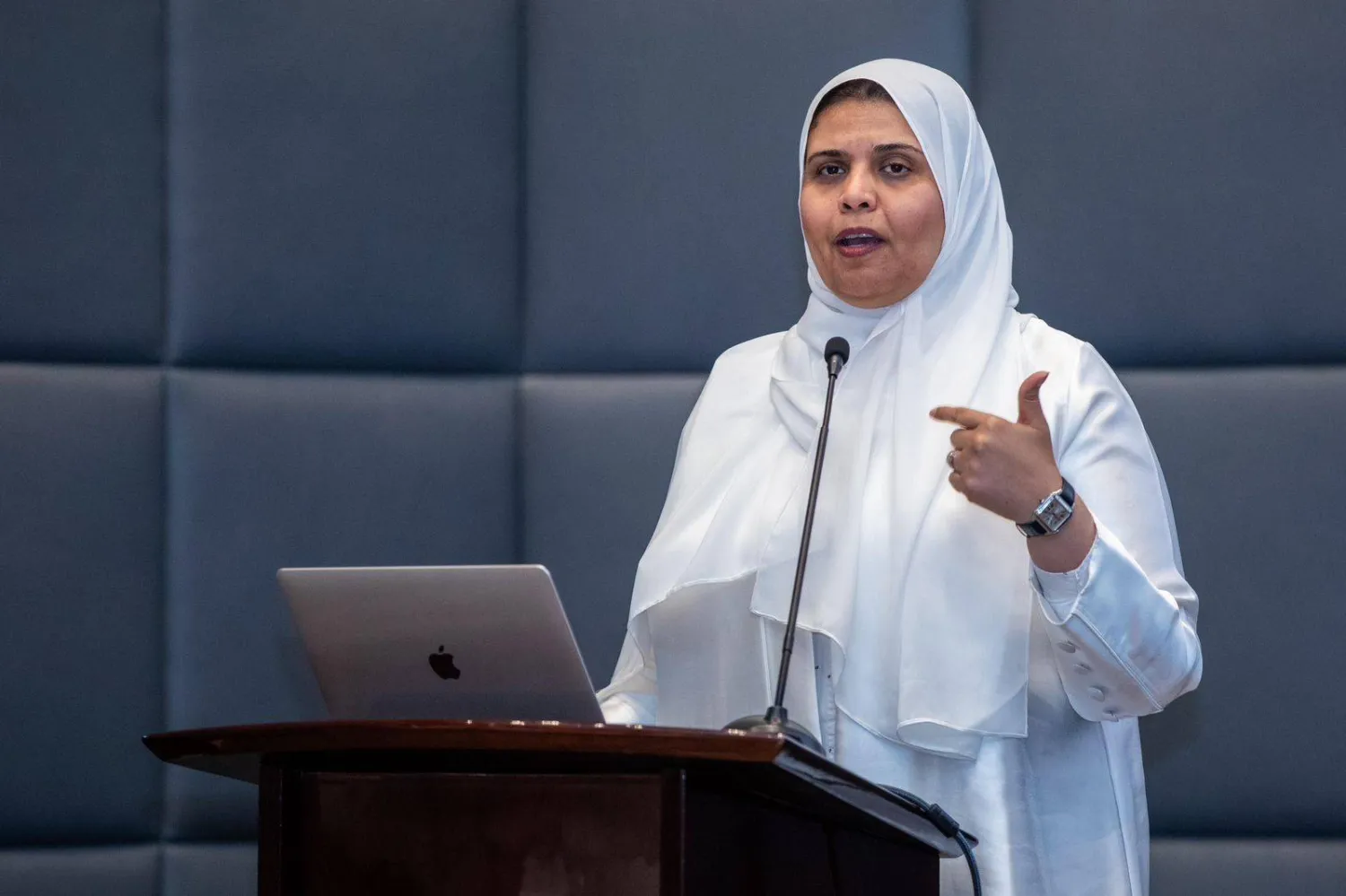 جانب من حديث الدكتورة هيفاء التركي في ديوانية الأطباء (الشرق الأوسط)